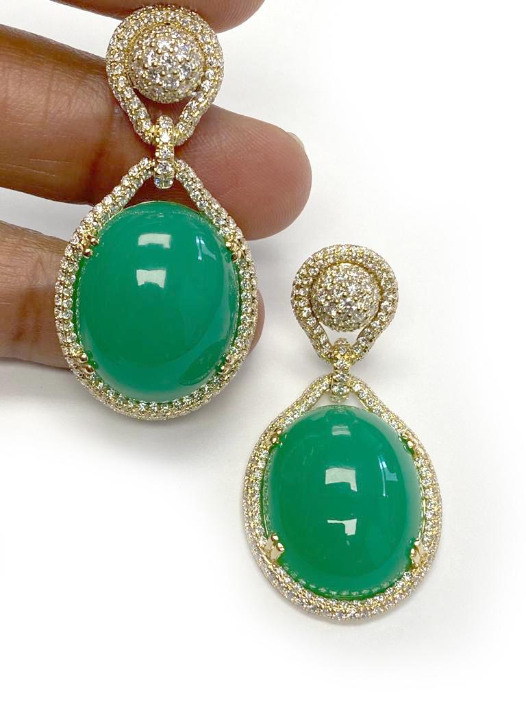 Ohrringe mit ovalem Chrysopras und Diamanten vonshwara im Angebot 1