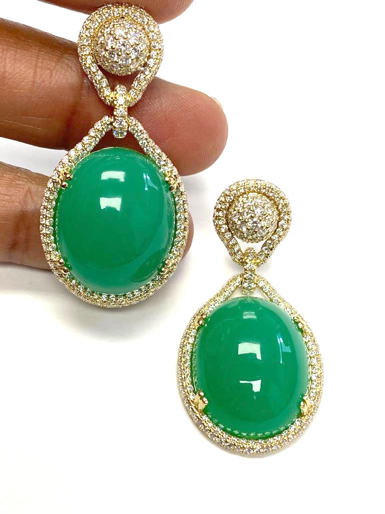 Contemporary Goshwara Oval Chrysoprase With Diamond Pendant & Earring For Sale