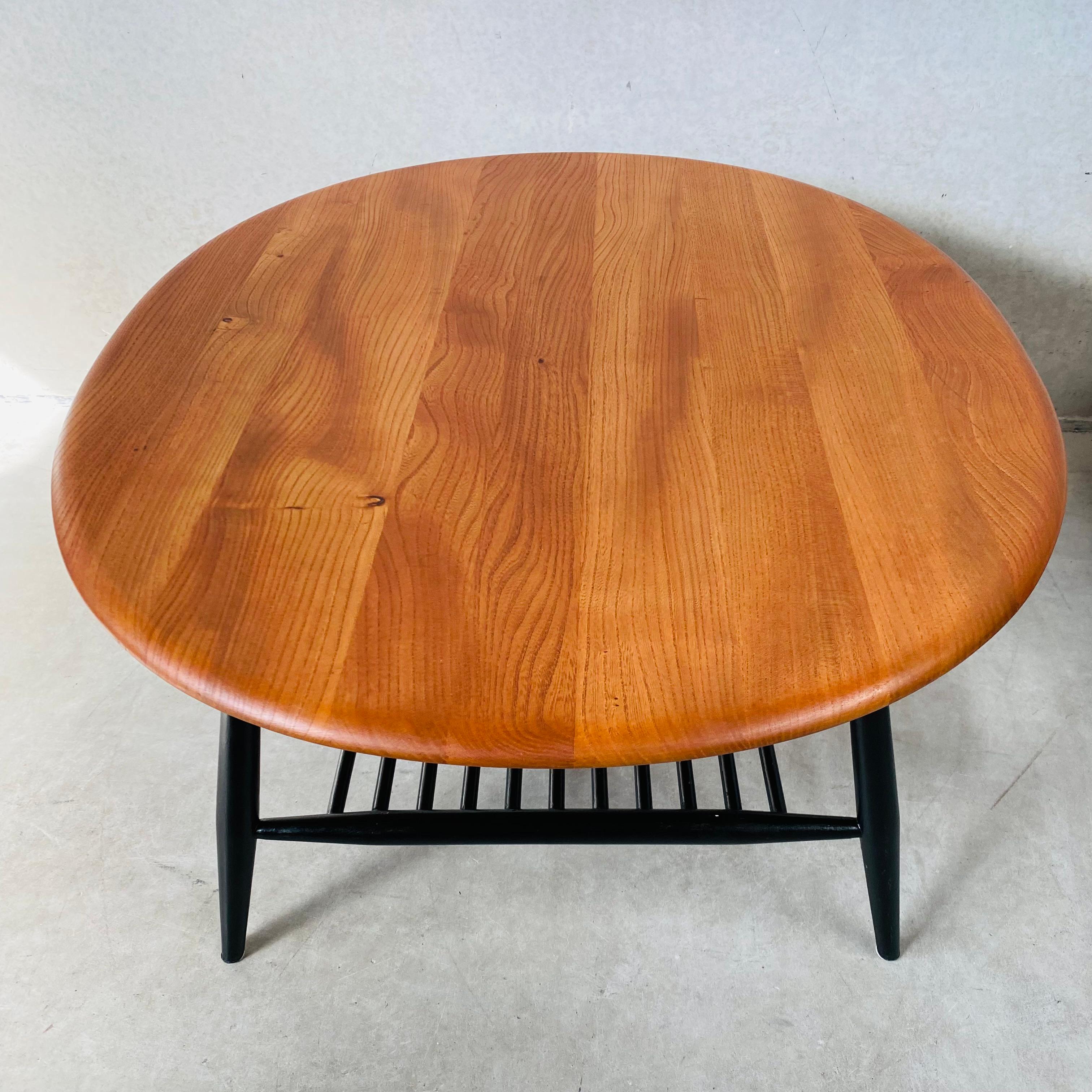 Britannique Grande table basse ovale de LUCIAN ERCOLANI pour ERCOL, Royaume-Uni, 1970 en vente