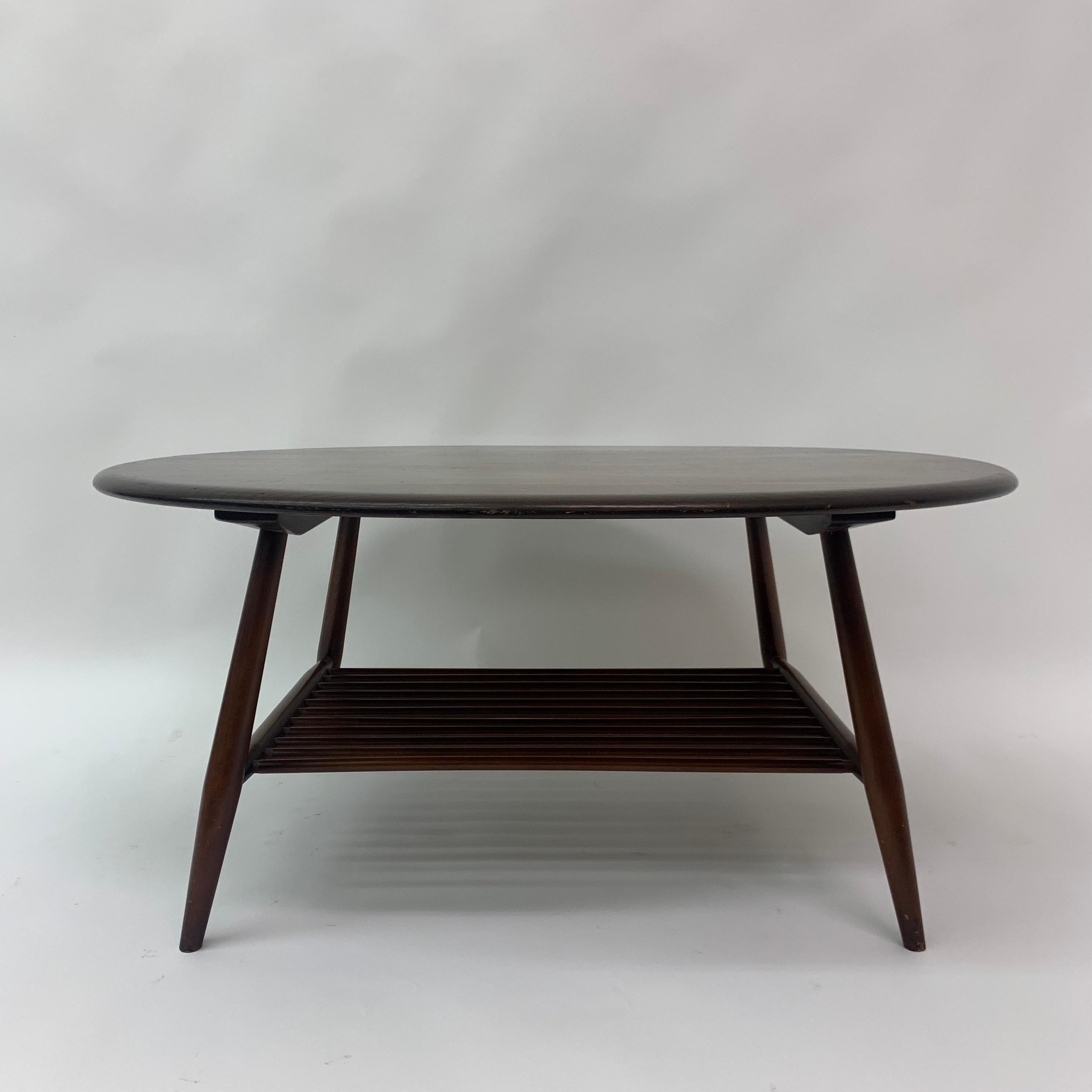 Large Oval Coffee Table by Lucian Randolph Ercolani for Ercol, England, 1950s In Good Condition In Delft, NL
