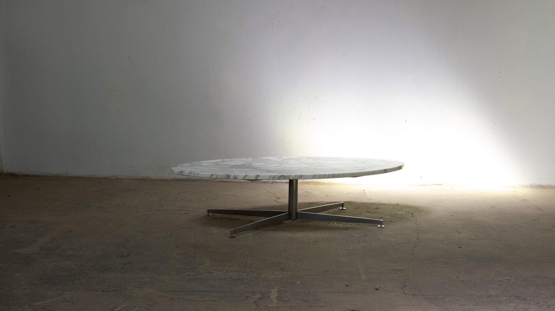 Mid-Century Modern Large oval coffee table by Michel Kin in marble for Arflex, 1970. For Sale