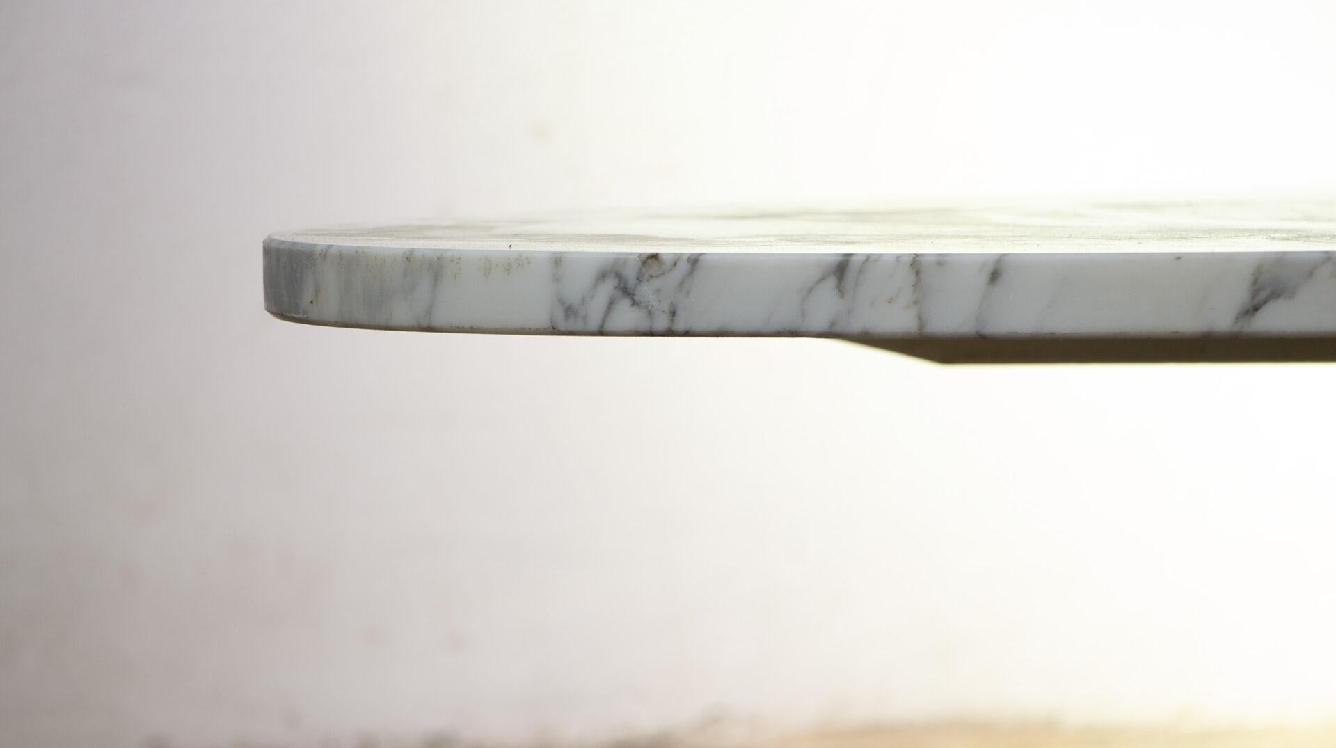 Large oval coffee table by Michel Kin in marble for Arflex, 1970. For Sale 1