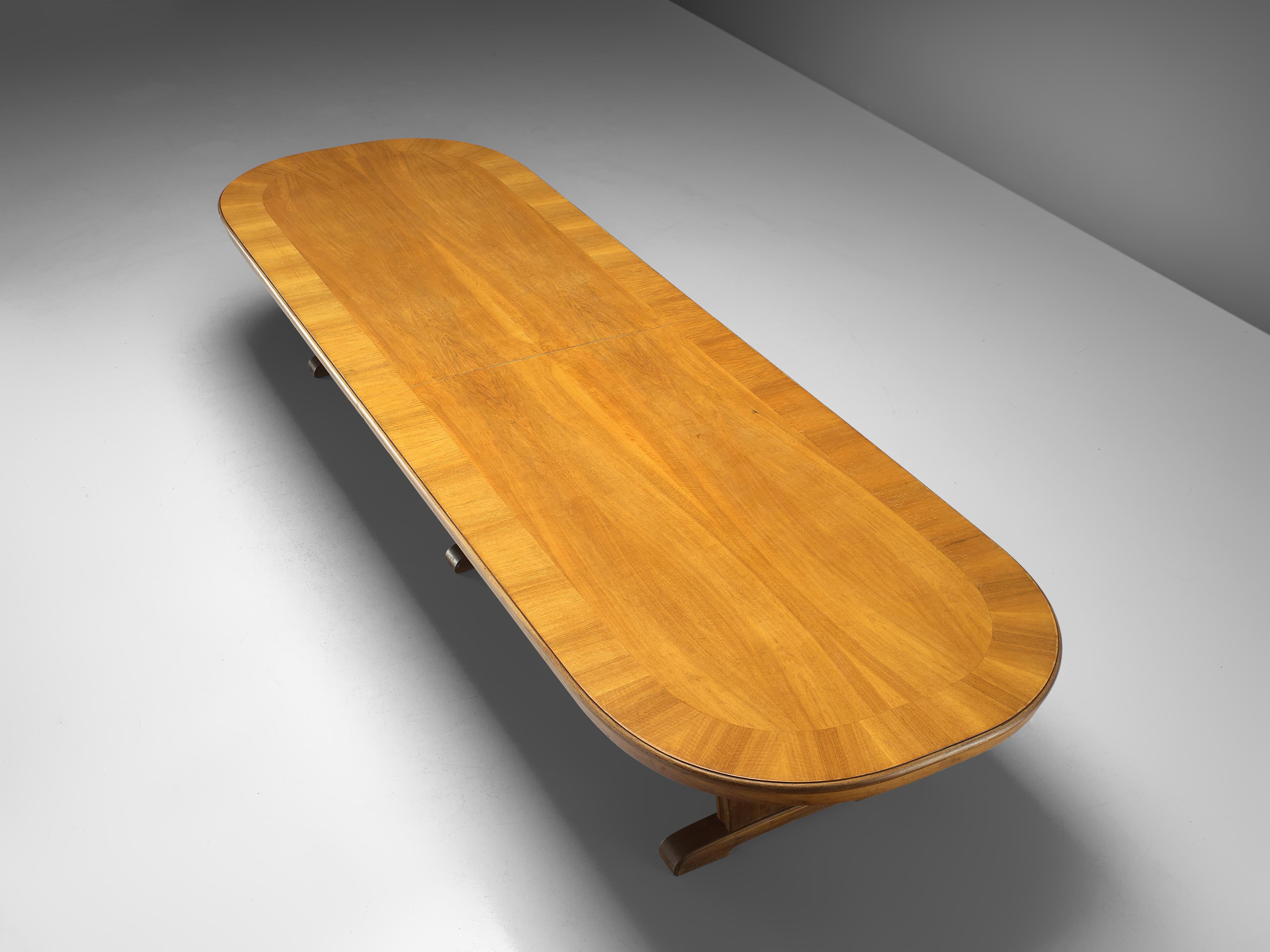 Großer ovaler Konferenztisch aus Nussbaumholz 15ft (Holz) im Angebot