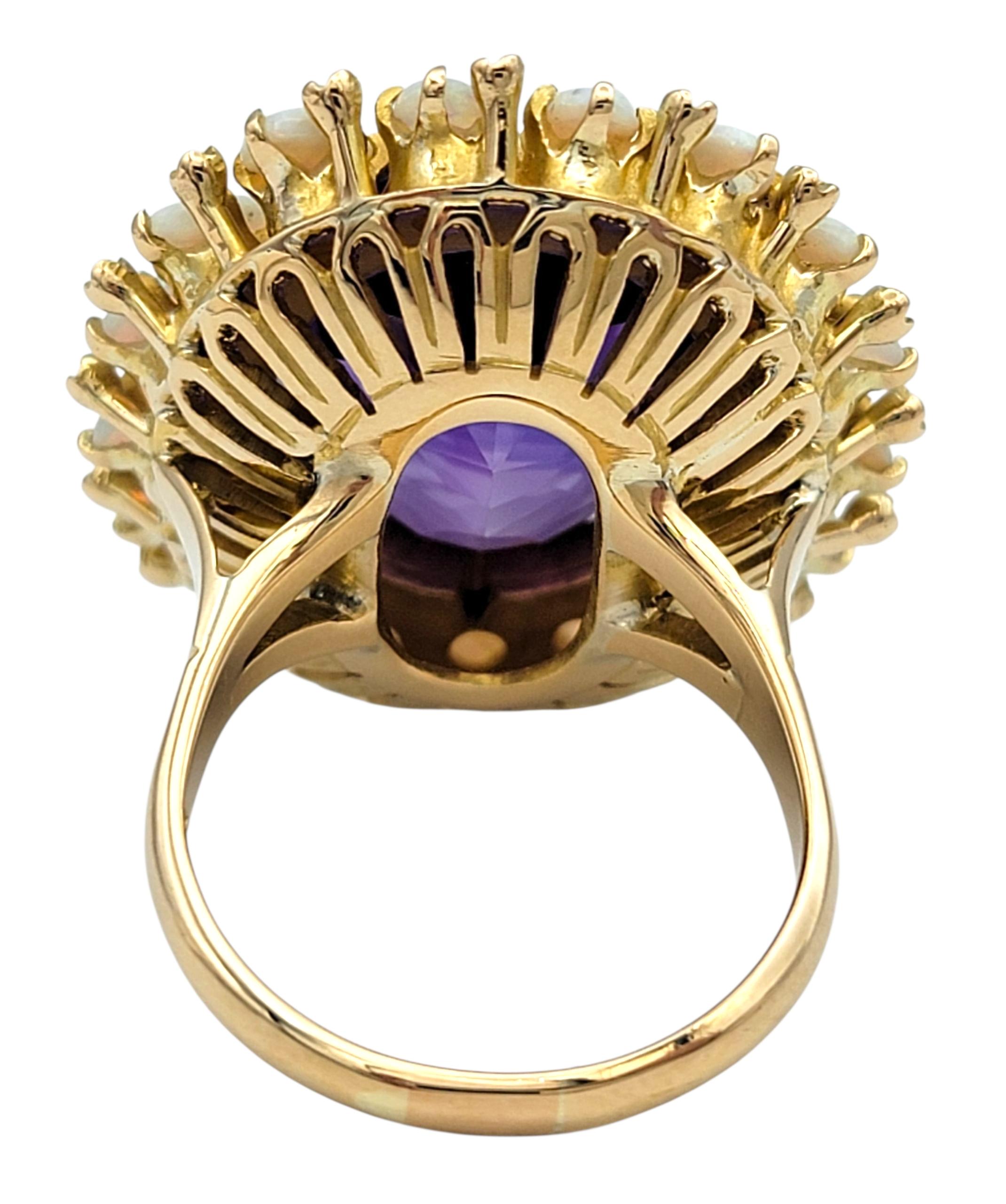 Taille ovale Bague cocktail en or jaune 14 carats avec halo d'améthyste et d'opale de taille ovale en vente