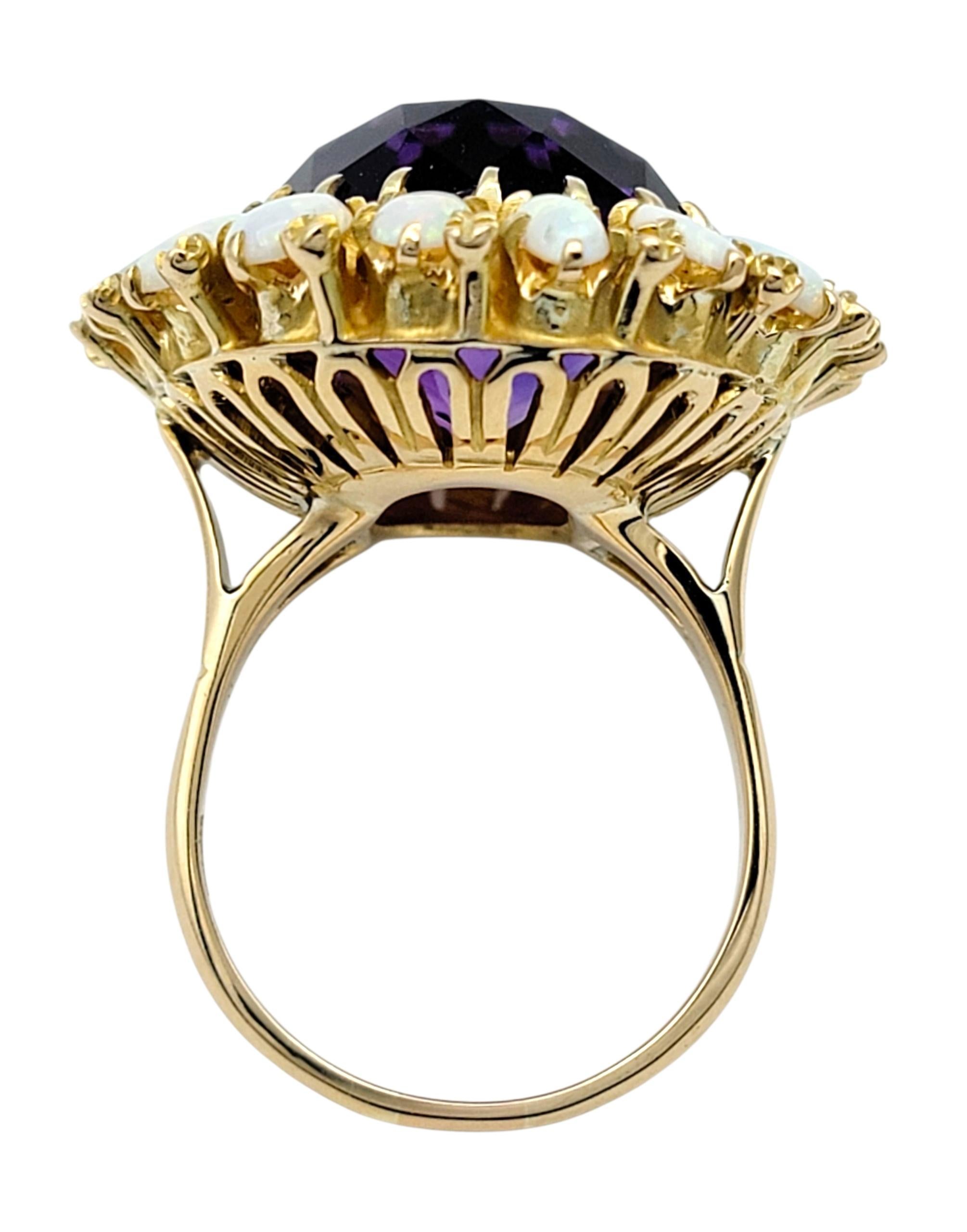 Bague cocktail en or jaune 14 carats avec halo d'améthyste et d'opale de taille ovale Bon état - En vente à Scottsdale, AZ