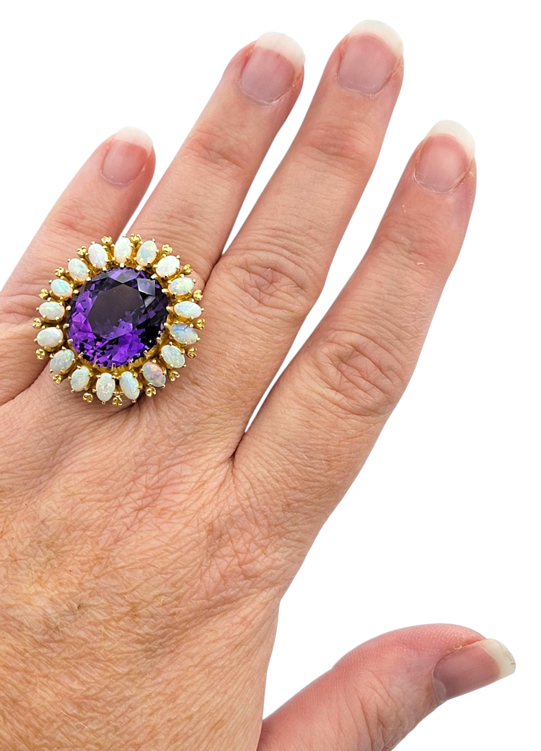 Bague cocktail en or jaune 14 carats avec halo d'améthyste et d'opale de taille ovale en vente 1
