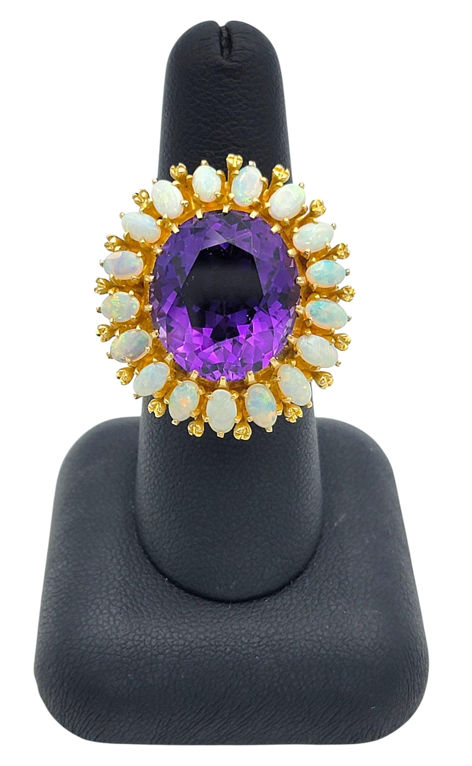 Bague cocktail en or jaune 14 carats avec halo d'améthyste et d'opale de taille ovale en vente 3