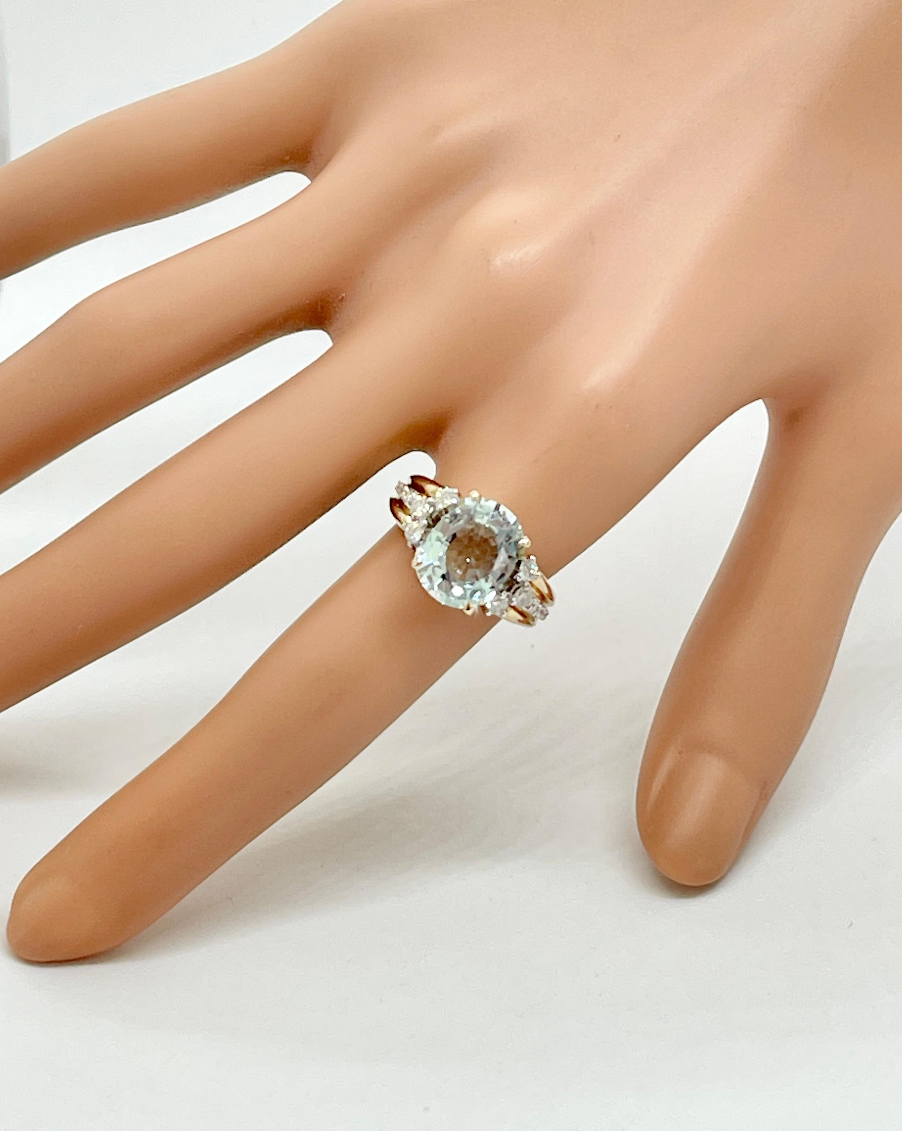 Large Oval Cut Light Blue Natural Aquamarine Diamond Ring Valuation Bargain For Sale 2