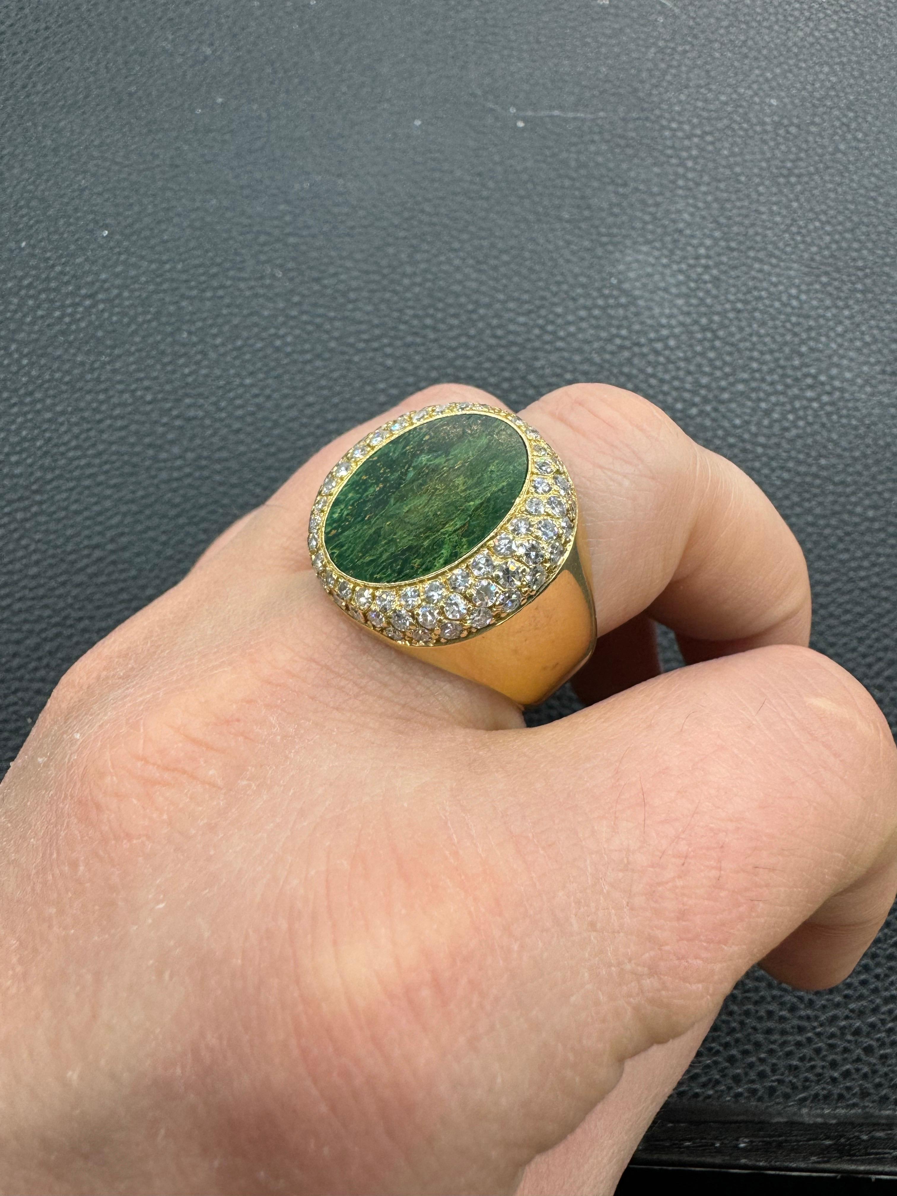 Contemporary Large Oval Cut Malachite Signet Ring 20 Grams 1.50 Carats 18 Karat Yellow Gold For Sale
