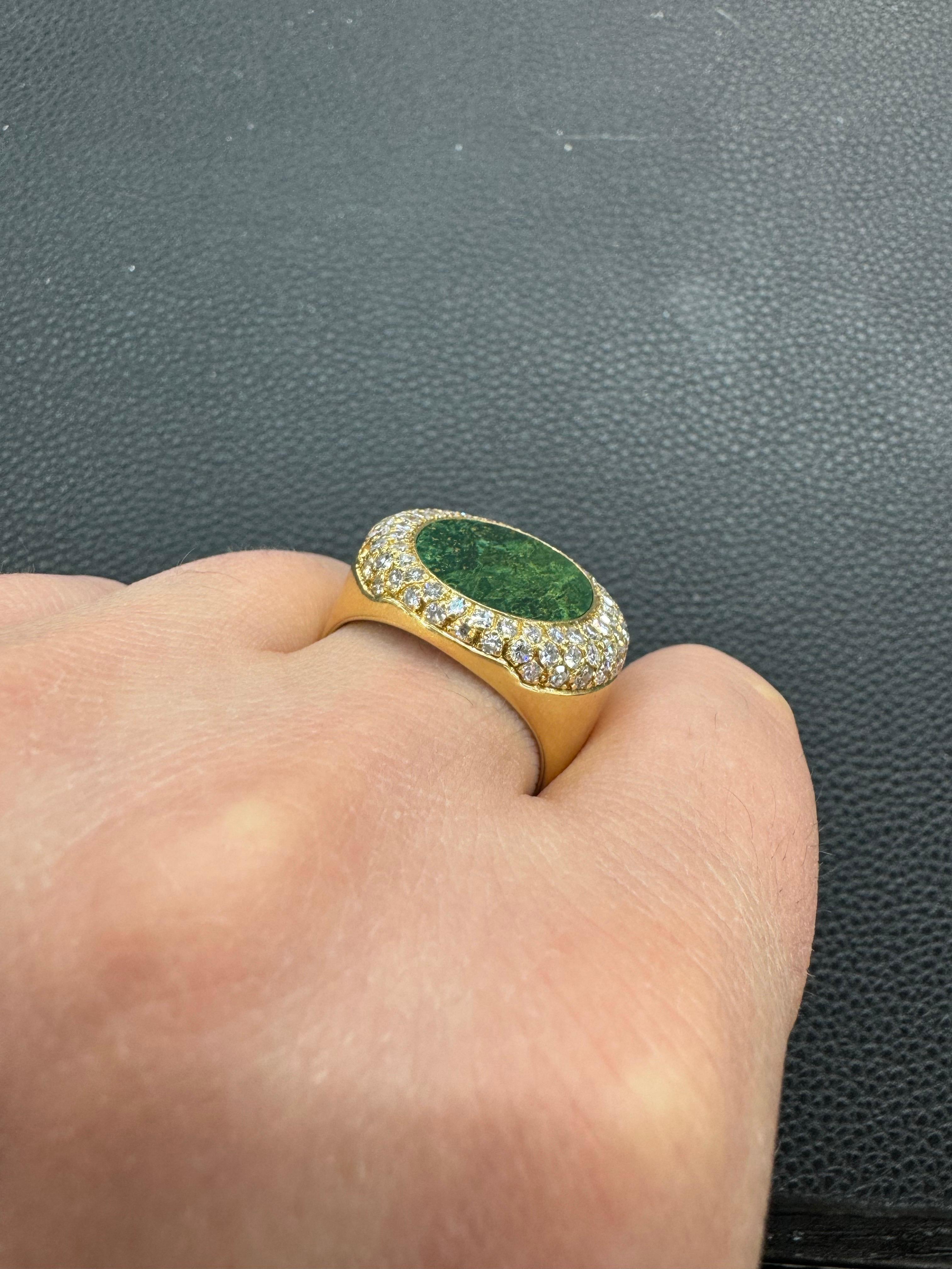Large Oval Cut Malachite Signet Ring 20 Grams 1.50 Carats 18 Karat Yellow Gold In Excellent Condition For Sale In New York, NY