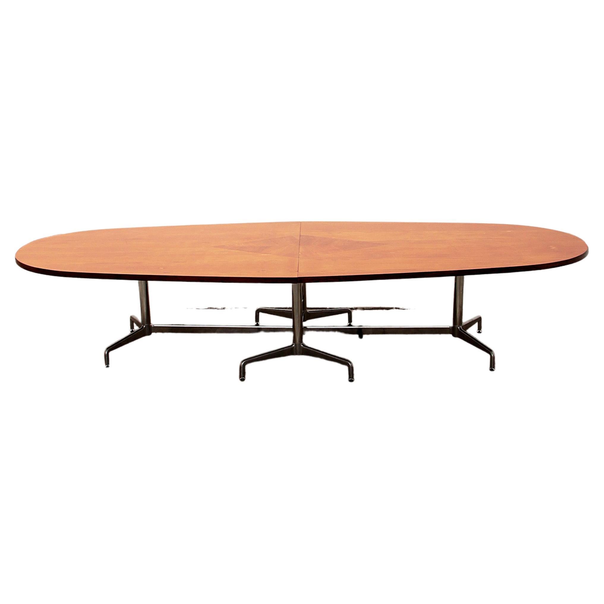 Large oval dining room table design by Giancarlo Piretti, 1970 For Sale