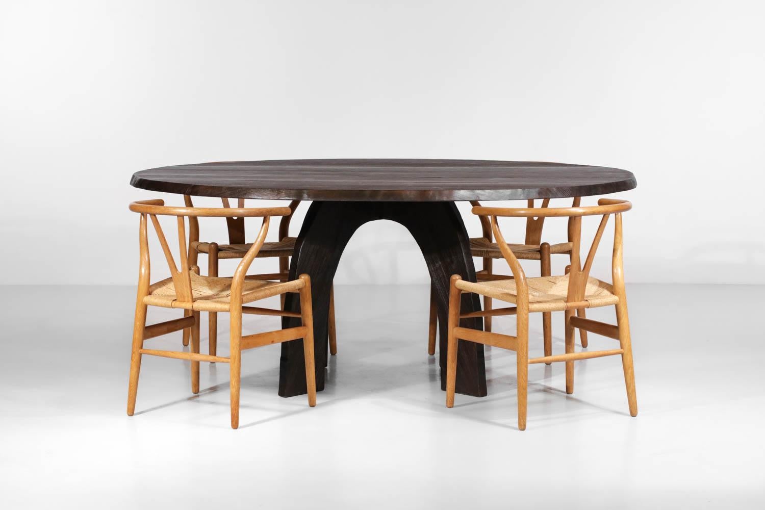 Français Grande table de salle à manger ovale en Wood Wood brûlé par Vincent Vincent en vente