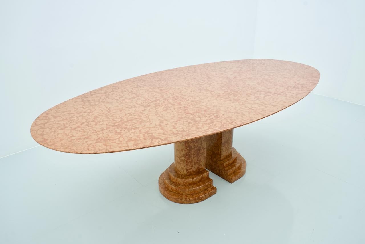 Large Oval Dining Table in Red Rosso Asagio Marble, Italy In Good Condition For Sale In Frankfurt / Dreieich, DE