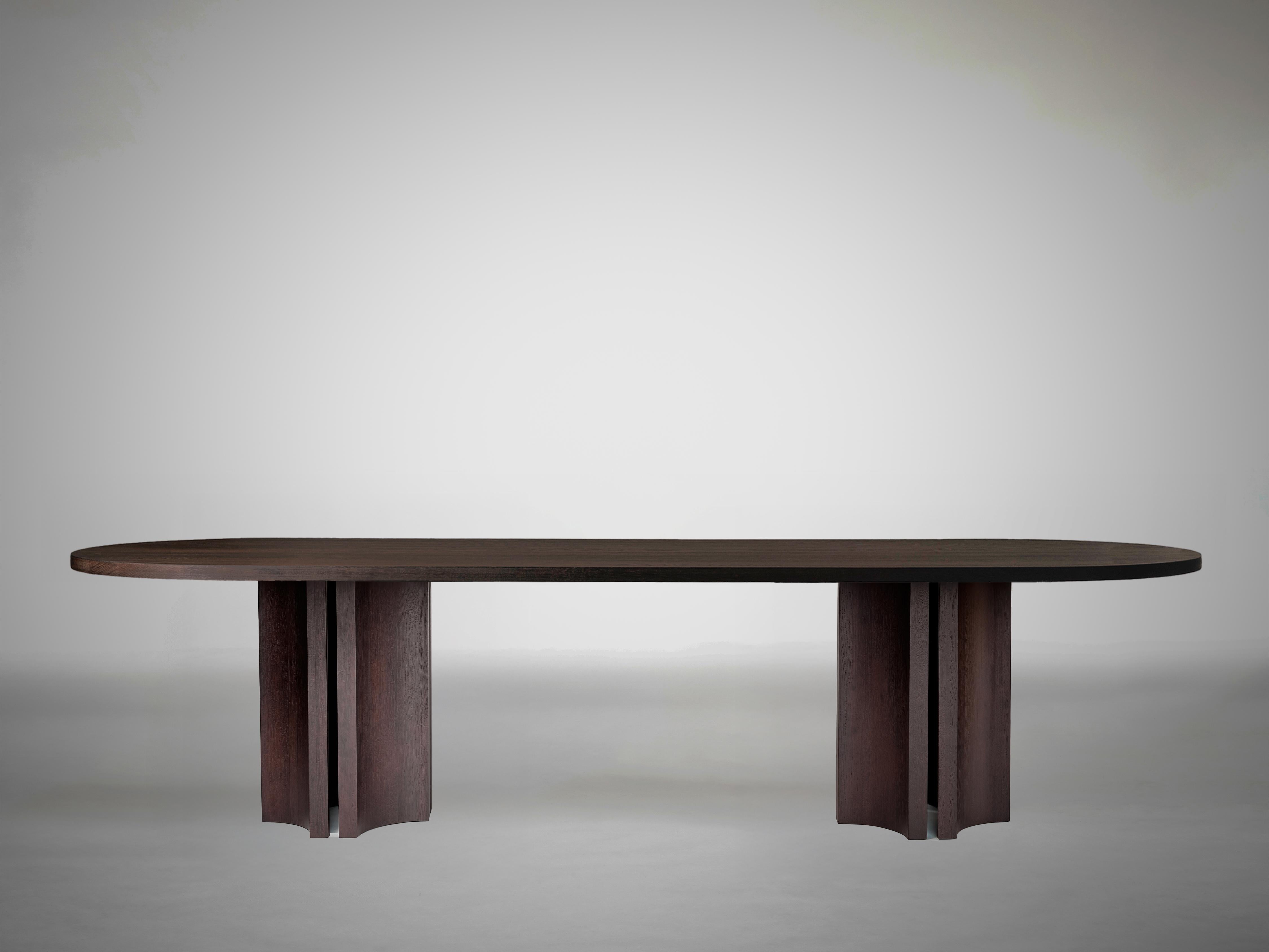 Fait main Grande table de salle à manger ovale - Chêne européen massif - Aperta Capsule en vente