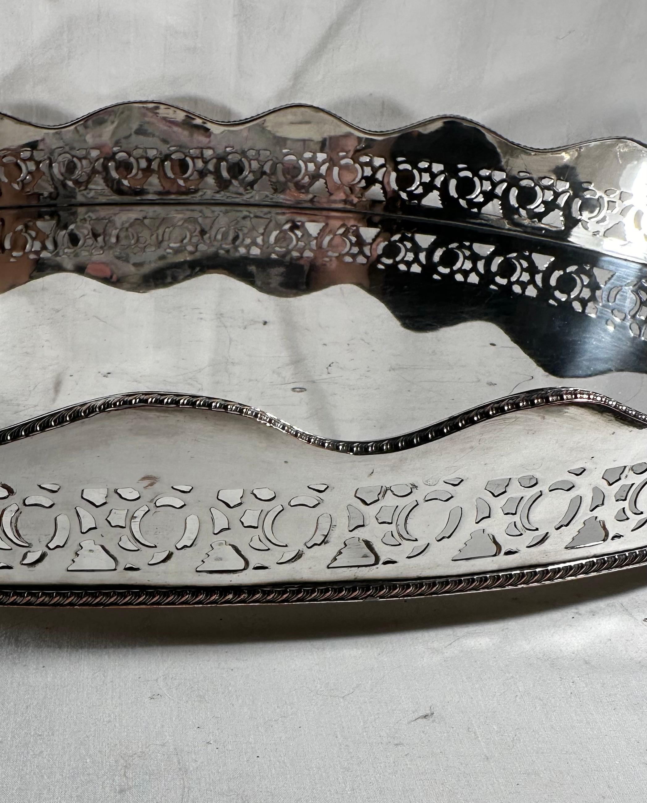 Large Oval Edwardian Gallery Butler Tray Hallmarked Silver Plate. For Sale 6