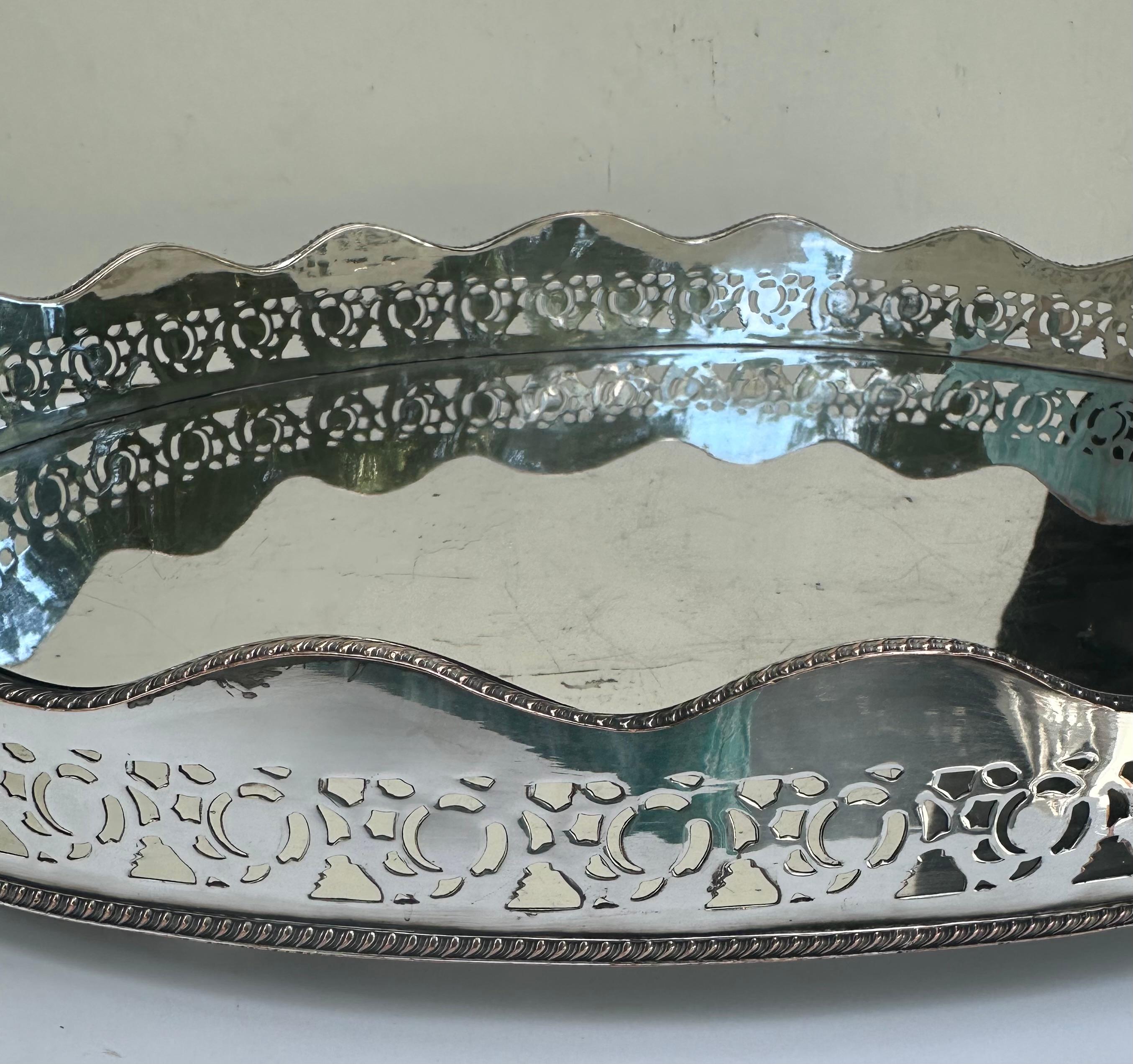 Large Oval Edwardian Gallery Butler Tray Hallmarked Silver Plate. In Good Condition For Sale In Vero Beach, FL