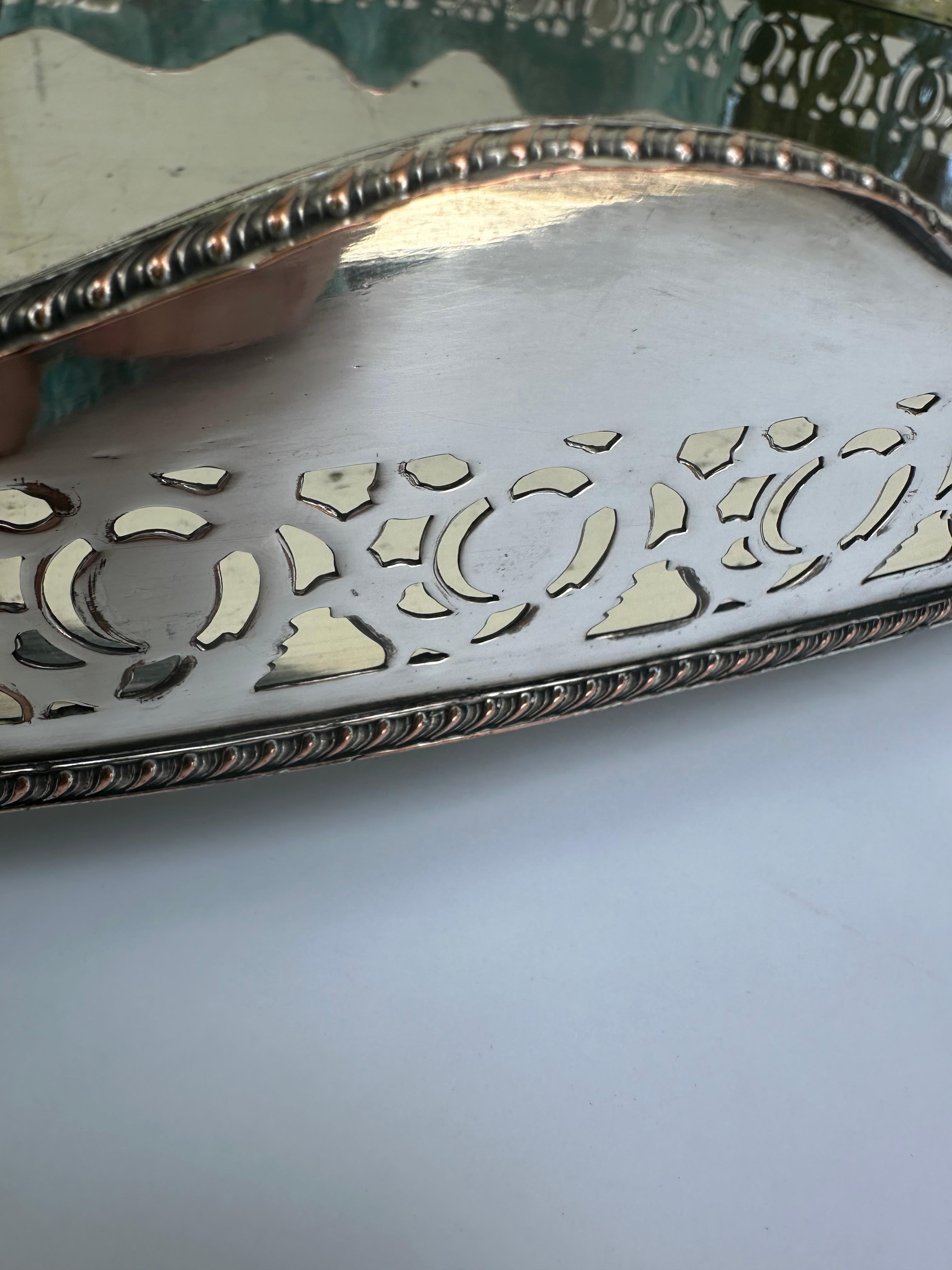 Large Oval Edwardian Gallery Butler Tray Hallmarked Silver Plate. For Sale 2