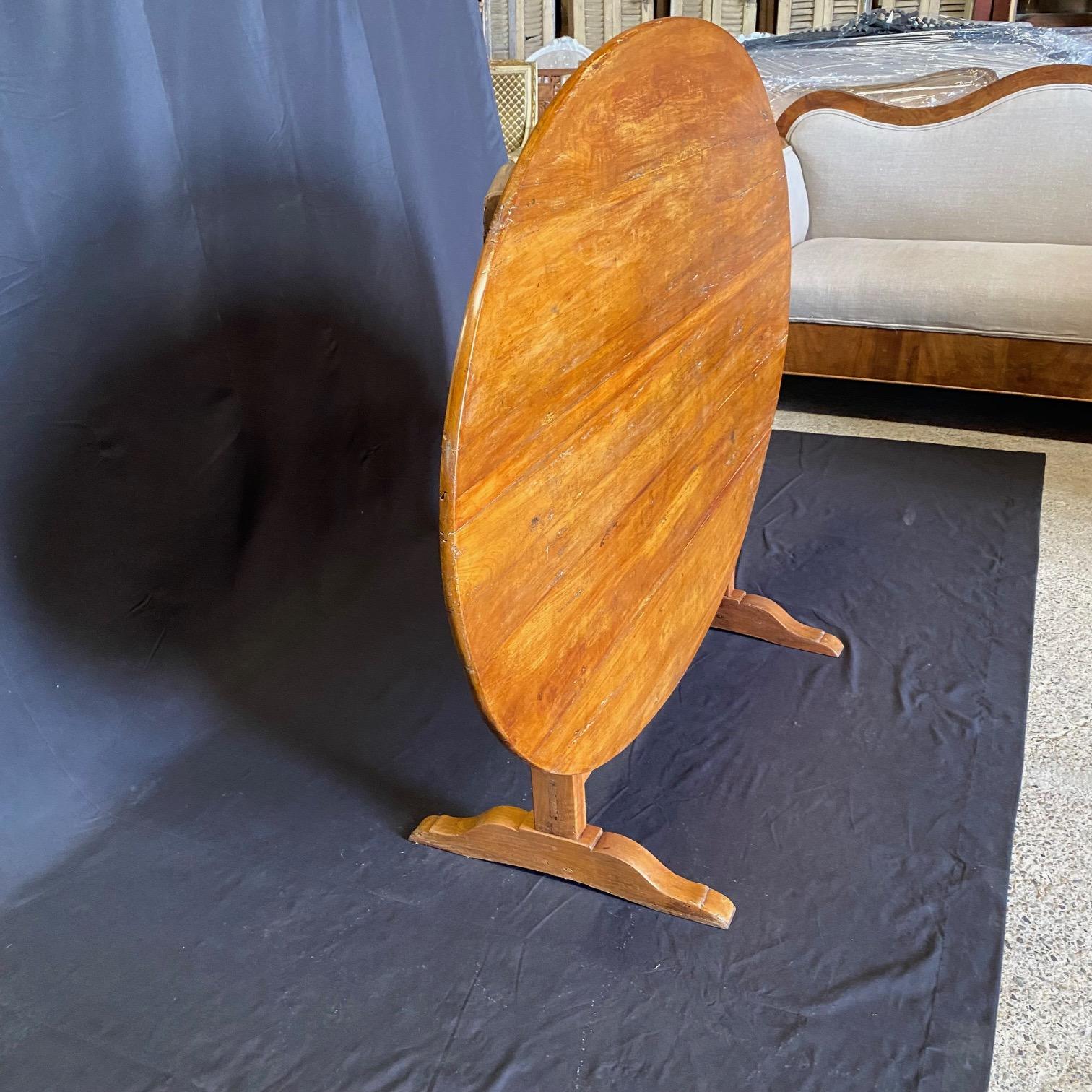 Large Oval French 19th Century Vigneron or Tilt-Top Wine Tasting Walnut Table 3