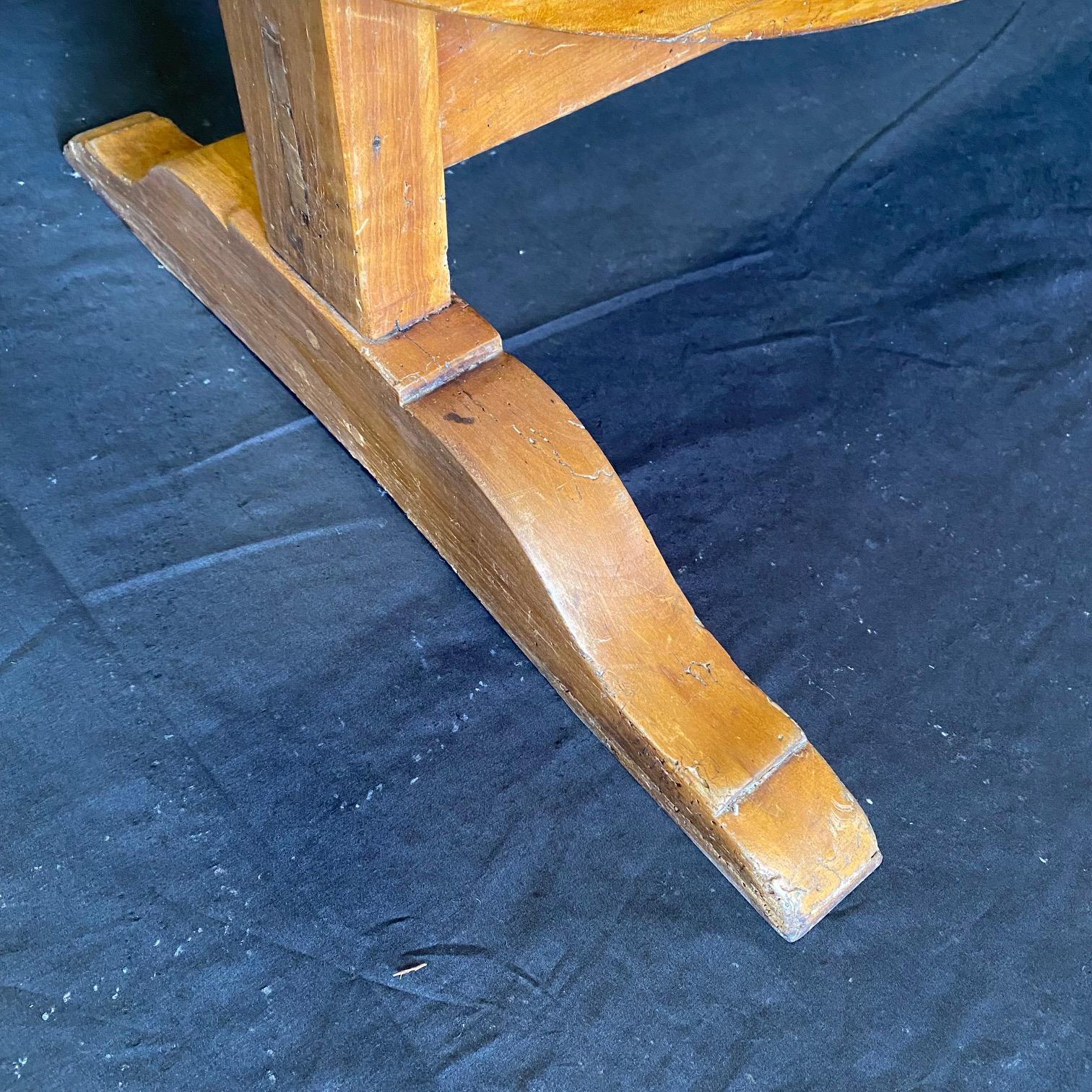 Large Oval French 19th Century Vigneron or Tilt-Top Wine Tasting Walnut Table 4
