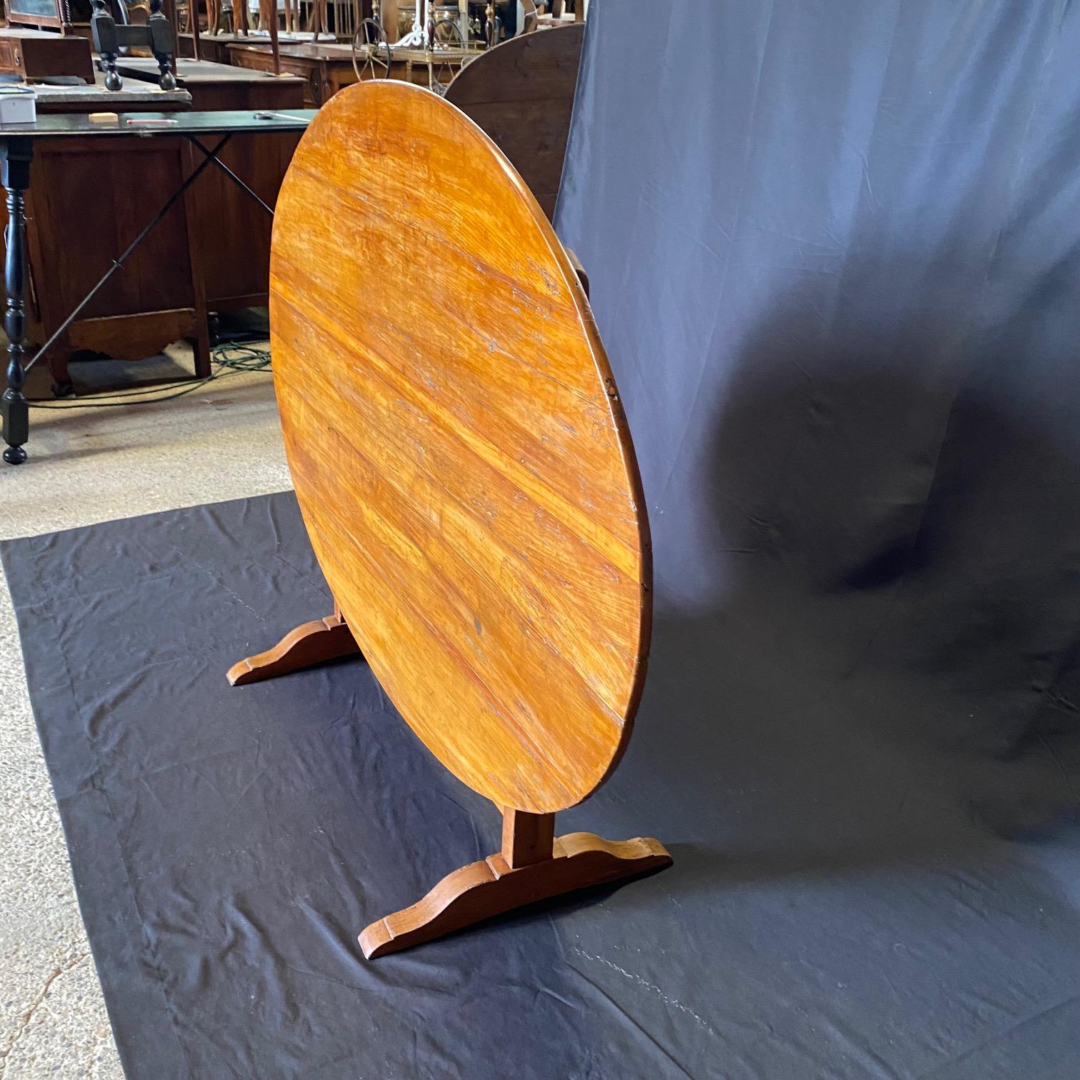 Large Oval French 19th Century Vigneron or Tilt-Top Wine Tasting Walnut Table 5