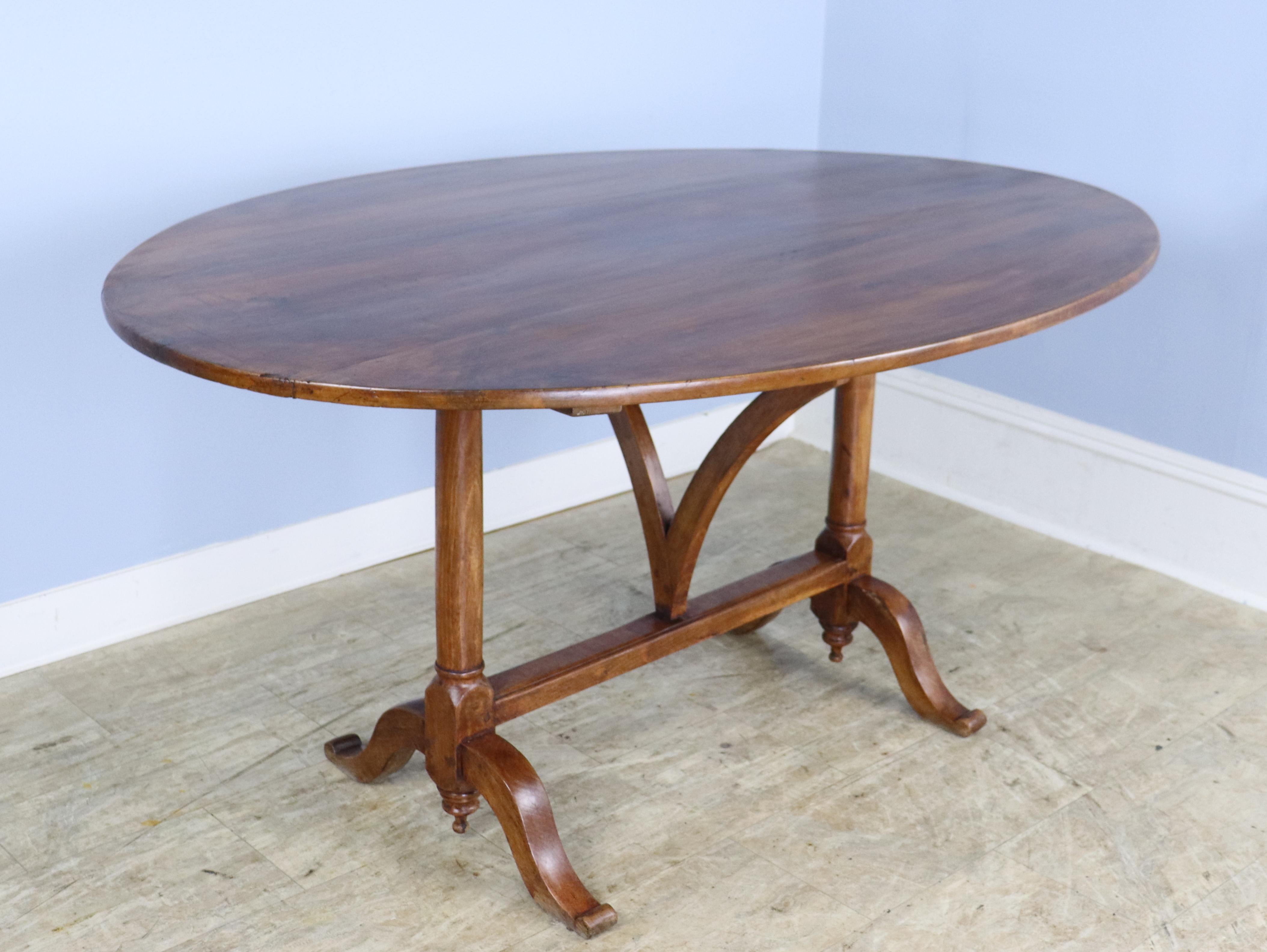 One of the finest wine tasting tables we have had in the store.  With a width of 57 inches, this lovely oval table will provide good seating for a group, and has the advantage of not having an apron to get in the way of knees or chairs. The vendange
