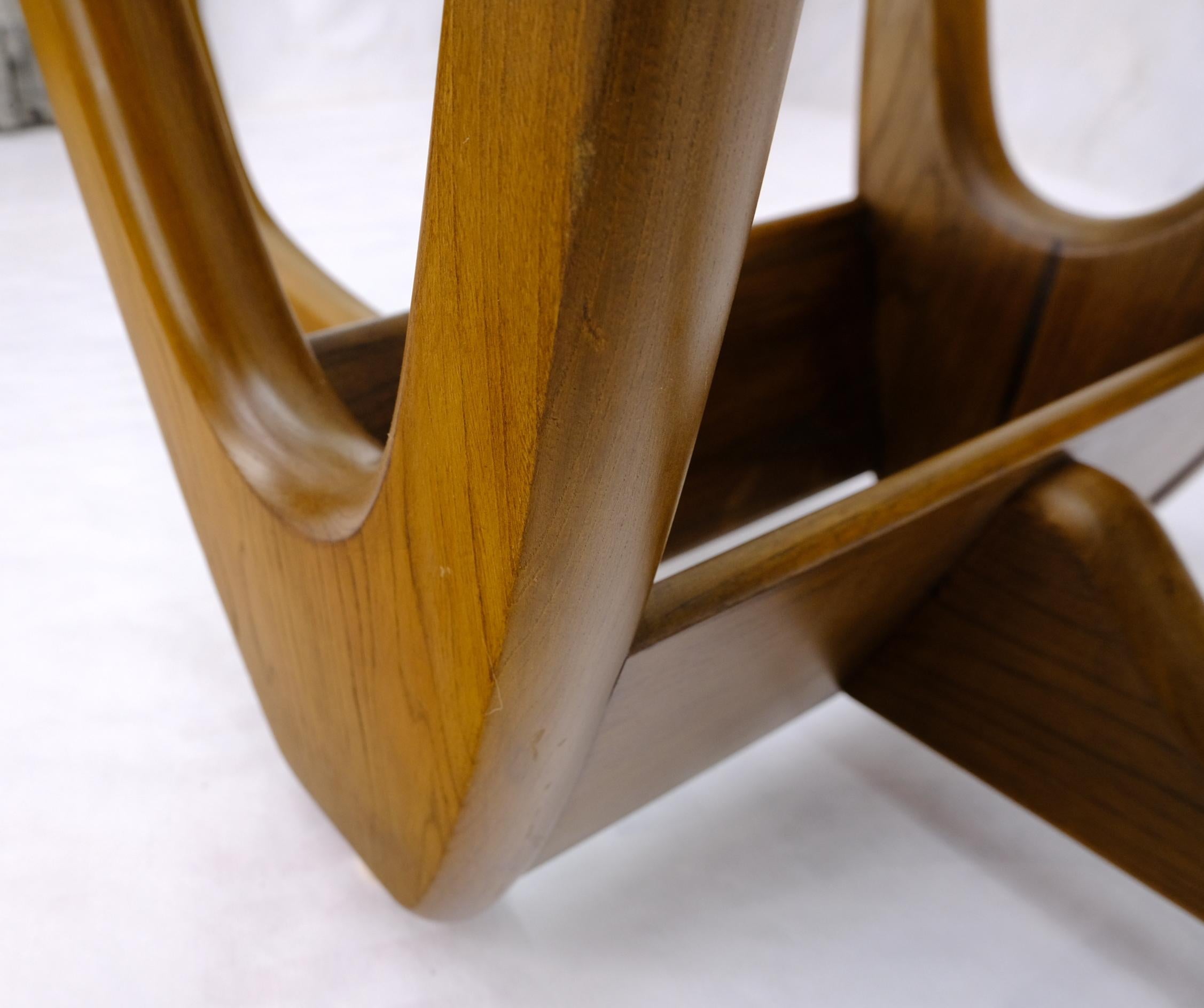 Großer Couchtisch mit ovaler Glasplatte aus massivem geschnitztem Holz im Angebot 2