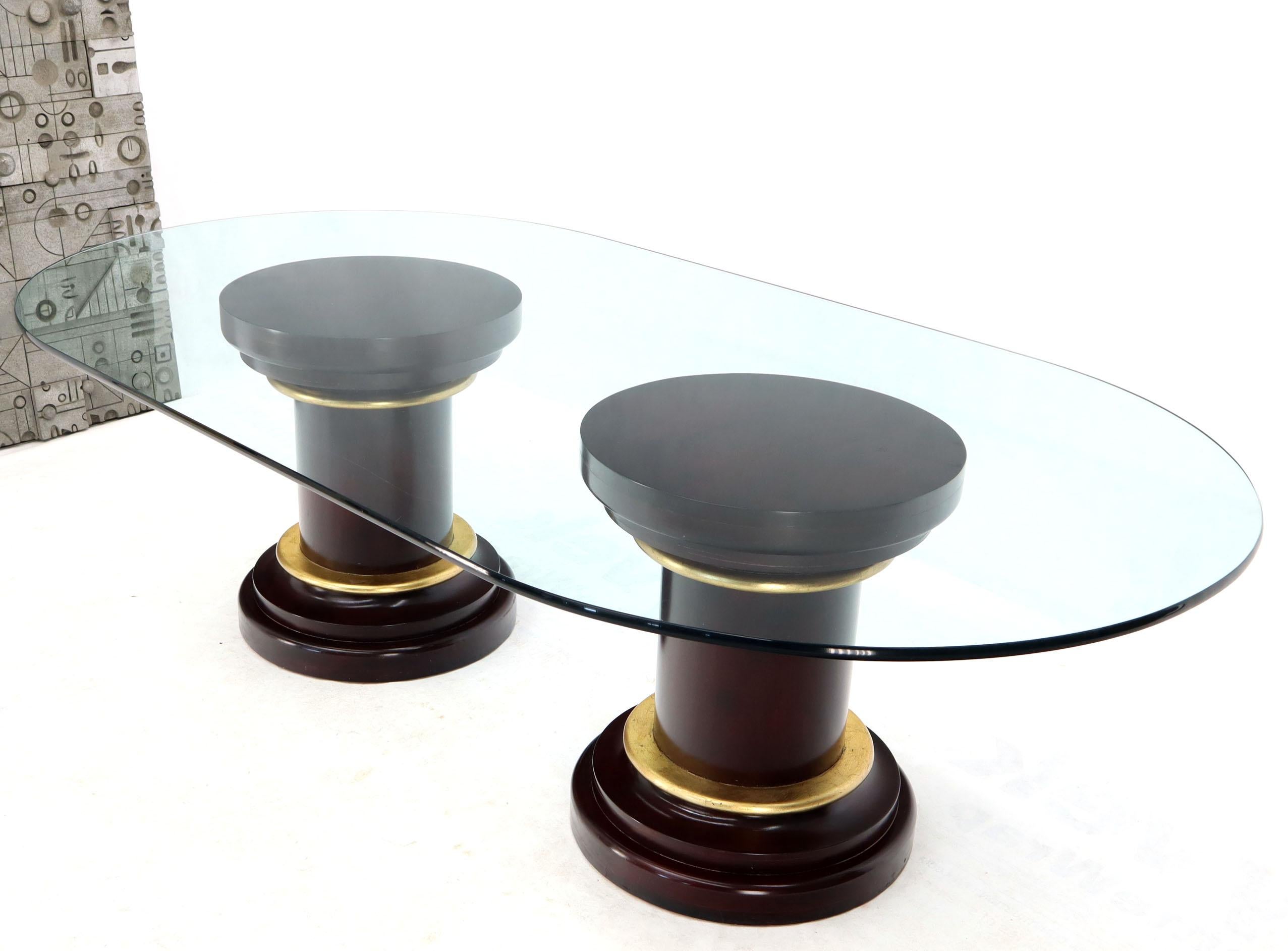 Großer, ovaler Esstisch mit Glasplatte und zwei runden, gedrechselten Mahagoni-Sockeln im Angebot 6