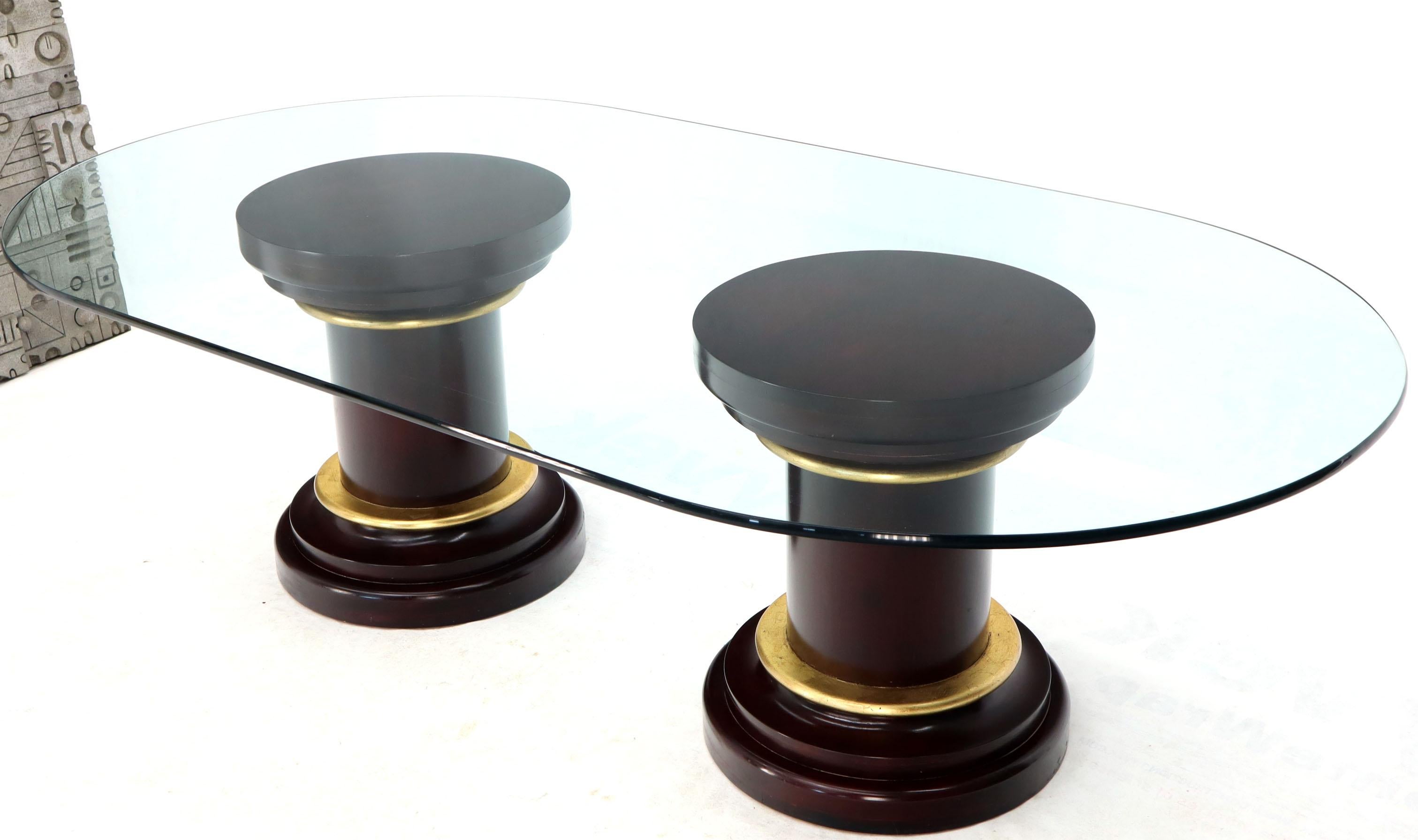 Großer, ovaler Esstisch mit Glasplatte und zwei runden, gedrechselten Mahagoni-Sockeln im Angebot 1