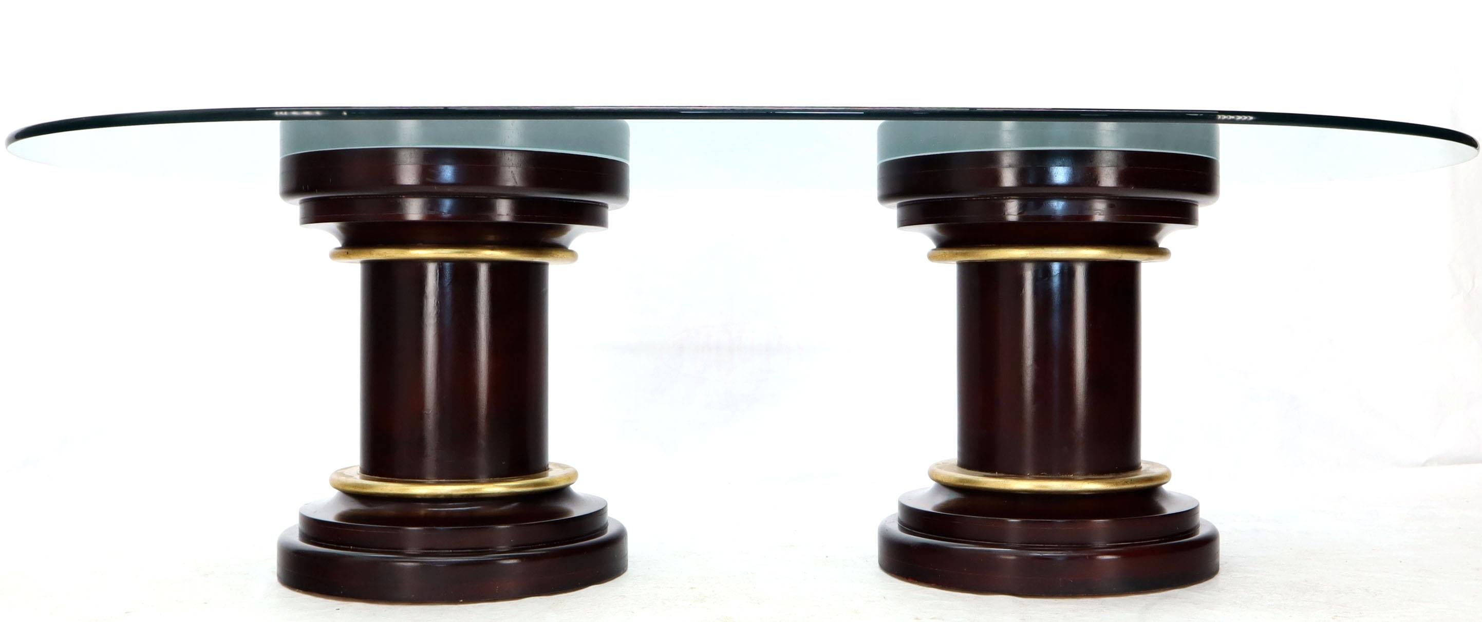 Großer, ovaler Esstisch mit Glasplatte und zwei runden, gedrechselten Mahagoni-Sockeln im Angebot 2