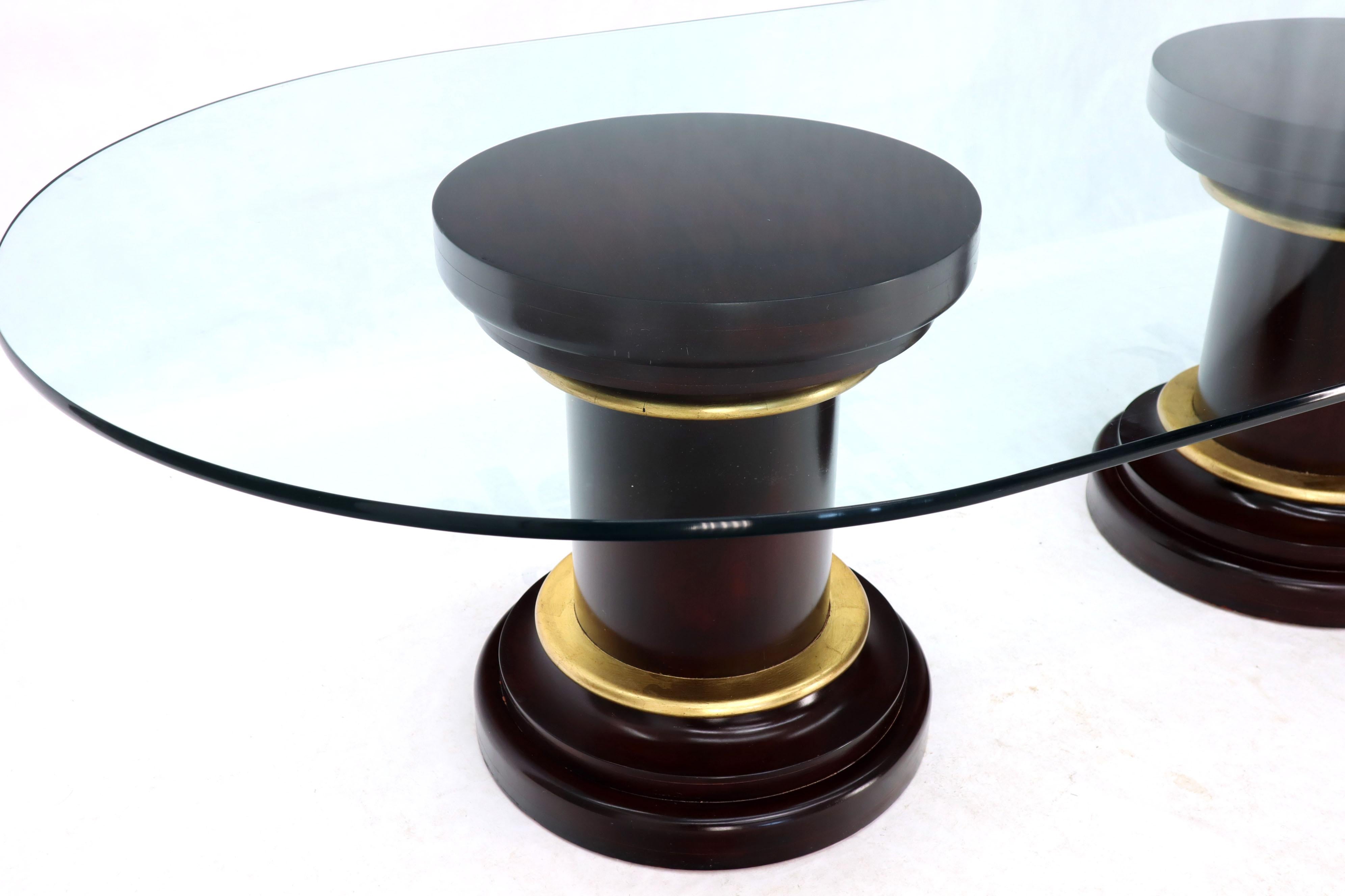 Großer, ovaler Esstisch mit Glasplatte und zwei runden, gedrechselten Mahagoni-Sockeln im Angebot 3