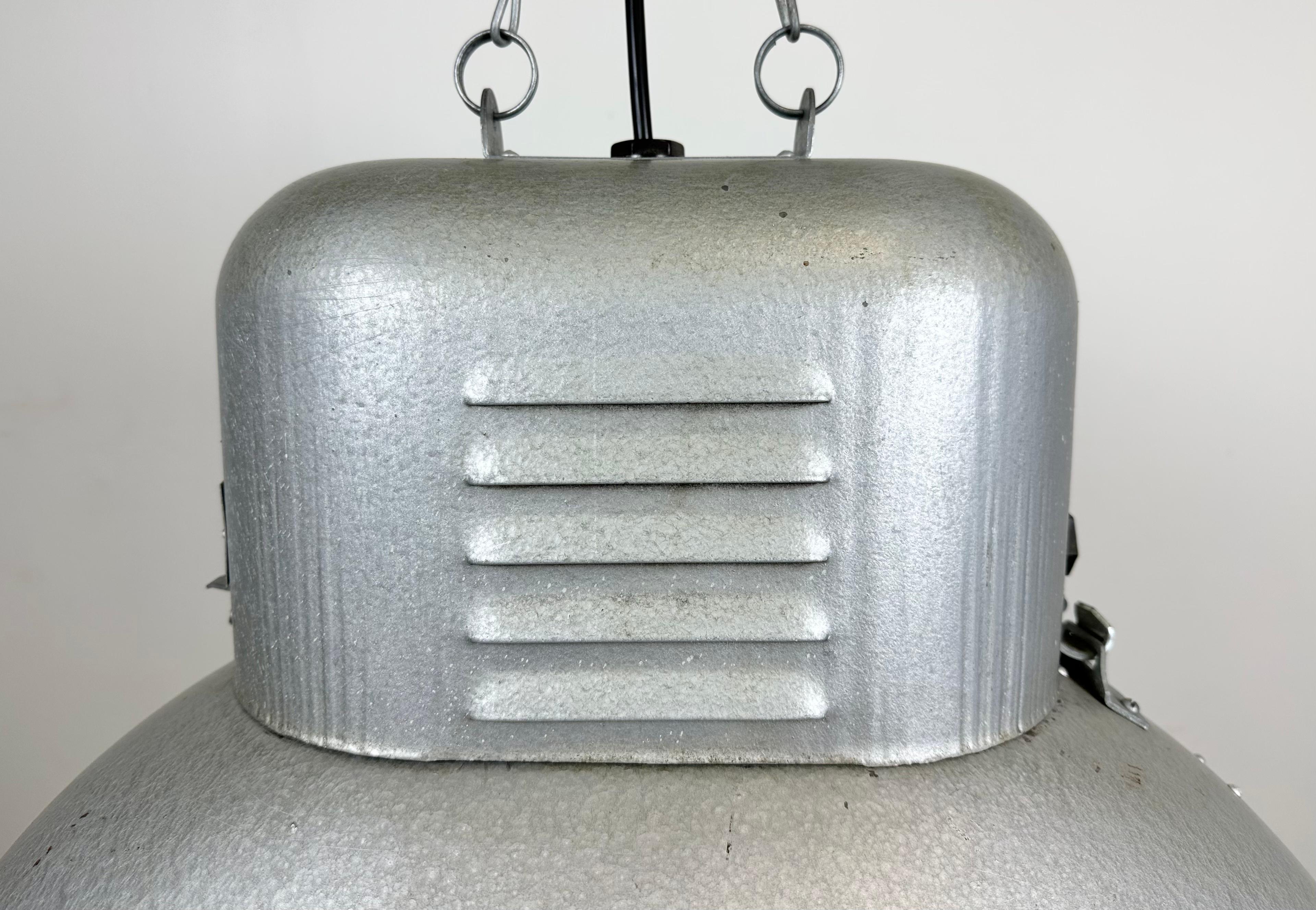 Large Oval Industrial Polish Factory Pendant Lamp from Predom Mesko, 1960s In Good Condition For Sale In Kojetice, CZ