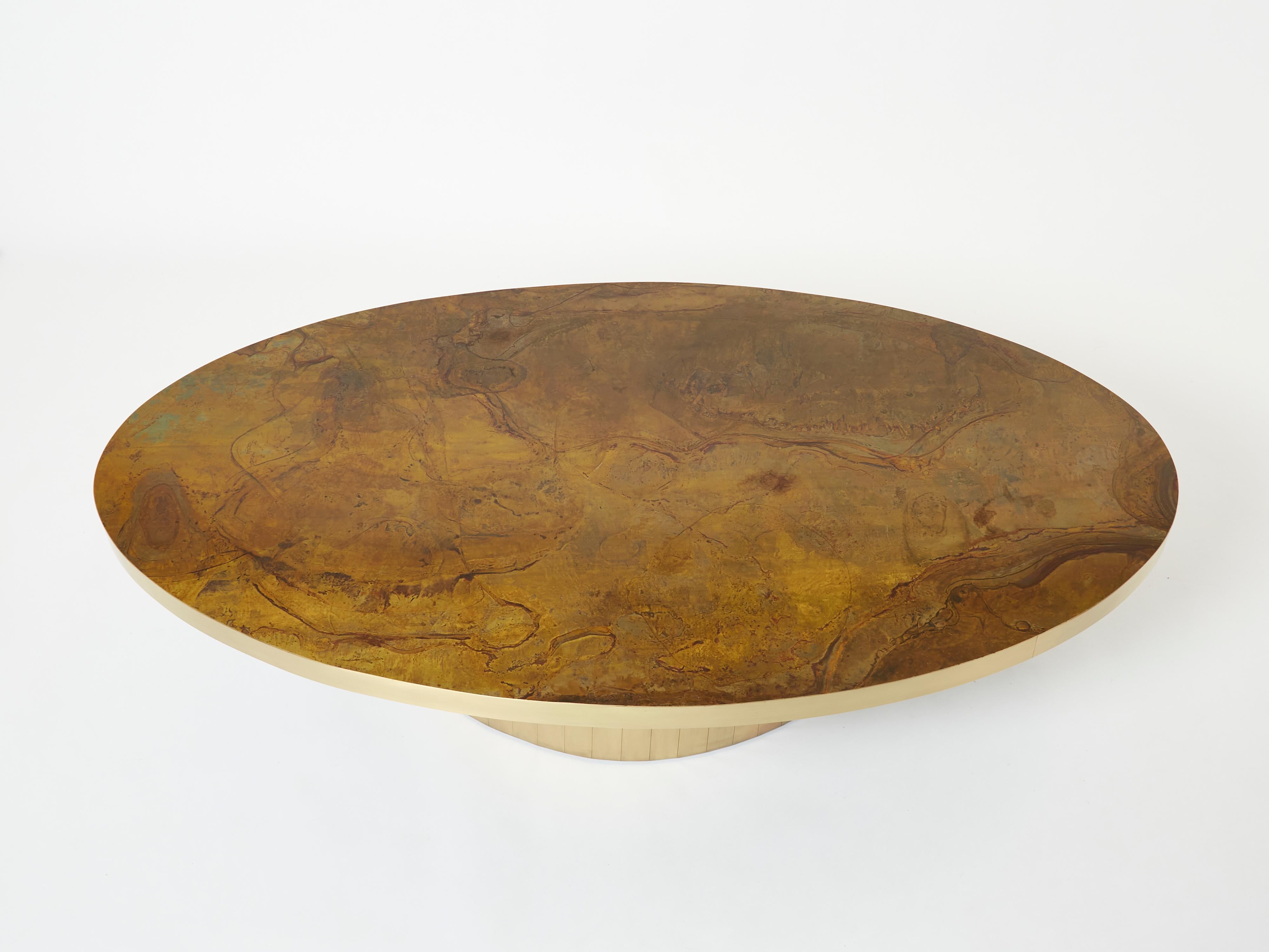 Großer ovaler Couchtisch aus oxidiertem Messing von Isabelle und Richard Faure, 1970er Jahre (Moderne der Mitte des Jahrhunderts) im Angebot