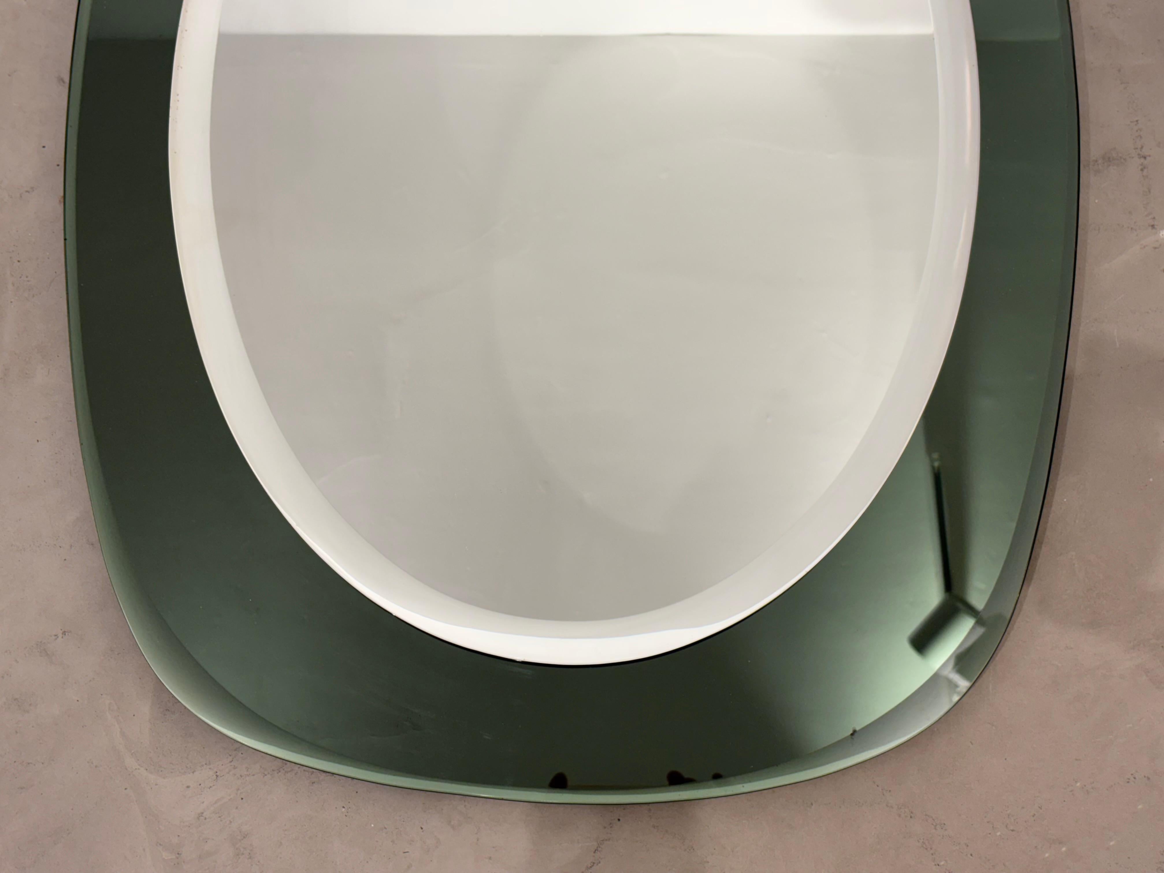 Large Oval Italian mirror, emerald green mirrored glass frame from Cristal Art In Good Condition For Sale In PARIS, FR