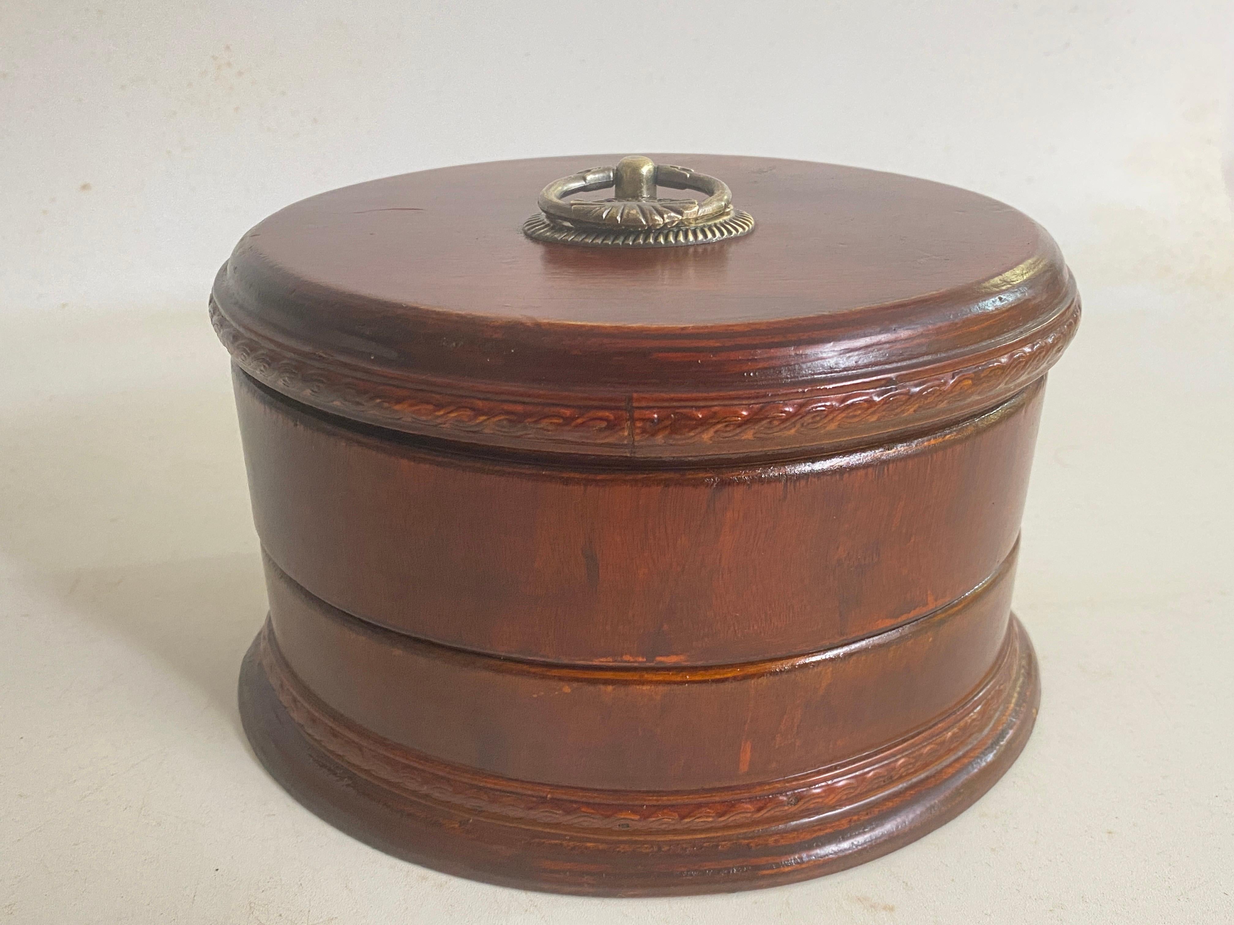Large Oval Jewelry Box, Color with with Internal Compartments France 19th For Sale 3