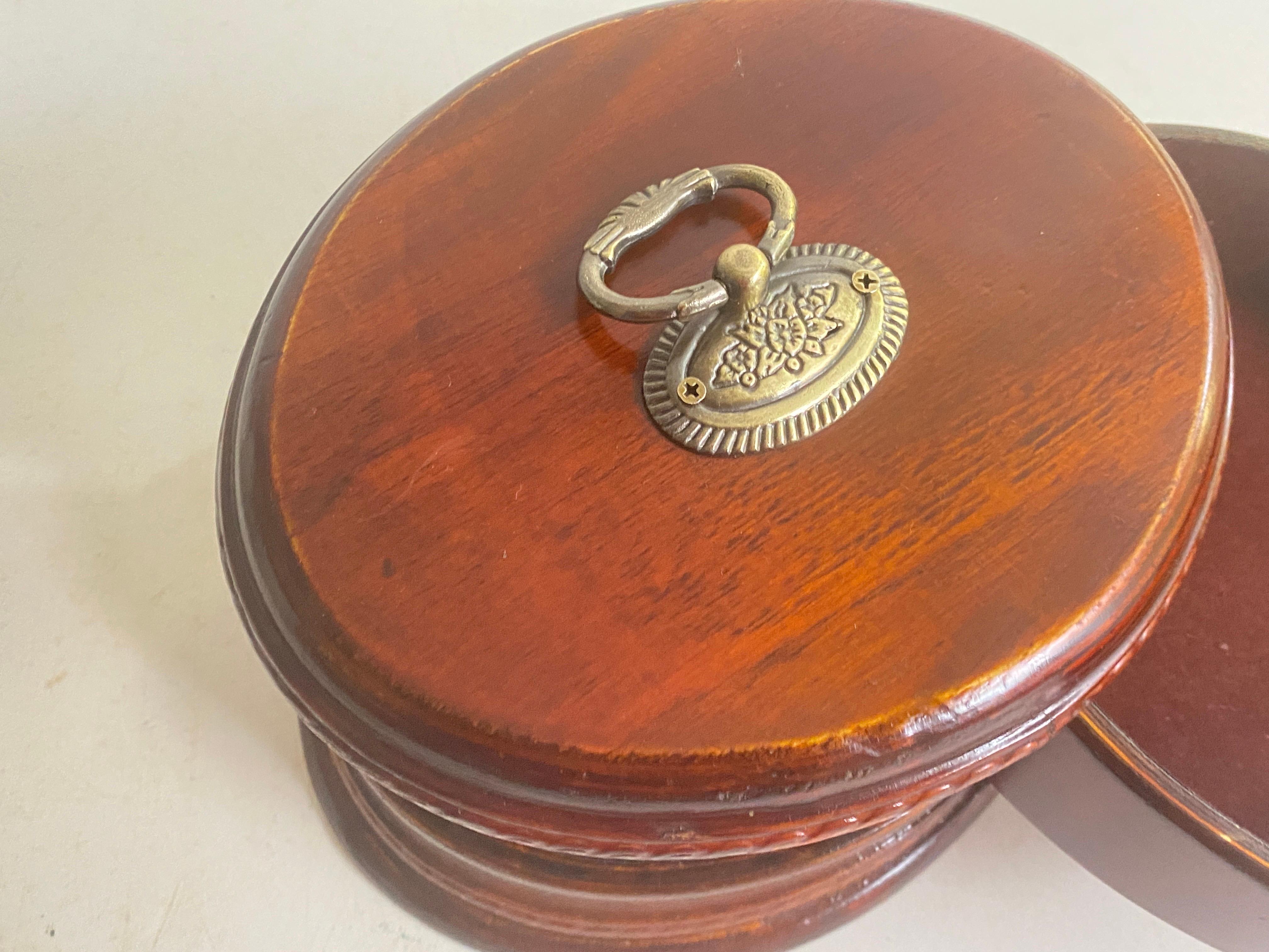 Gilt Large Oval Jewelry Box, Color with with Internal Compartments France 19th For Sale