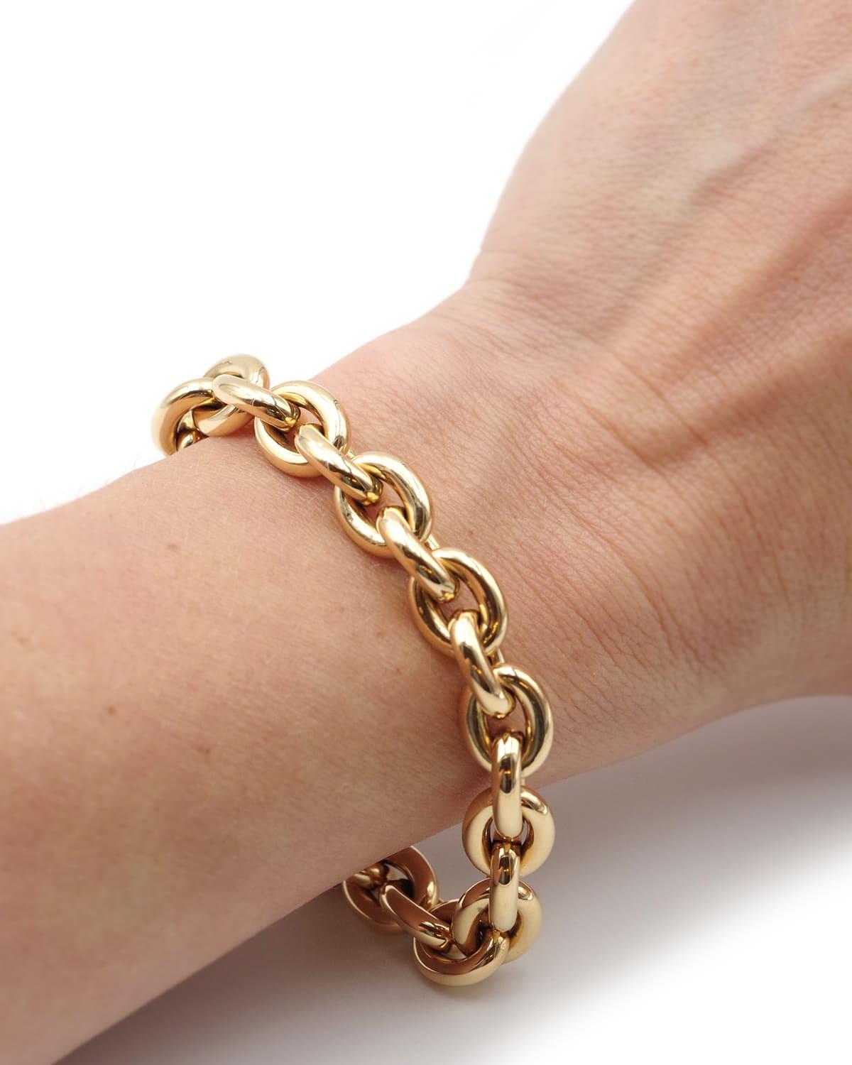 Contemporary Large oval links bracelet with diamond clasp in 18k gold, French bracelet For Sale