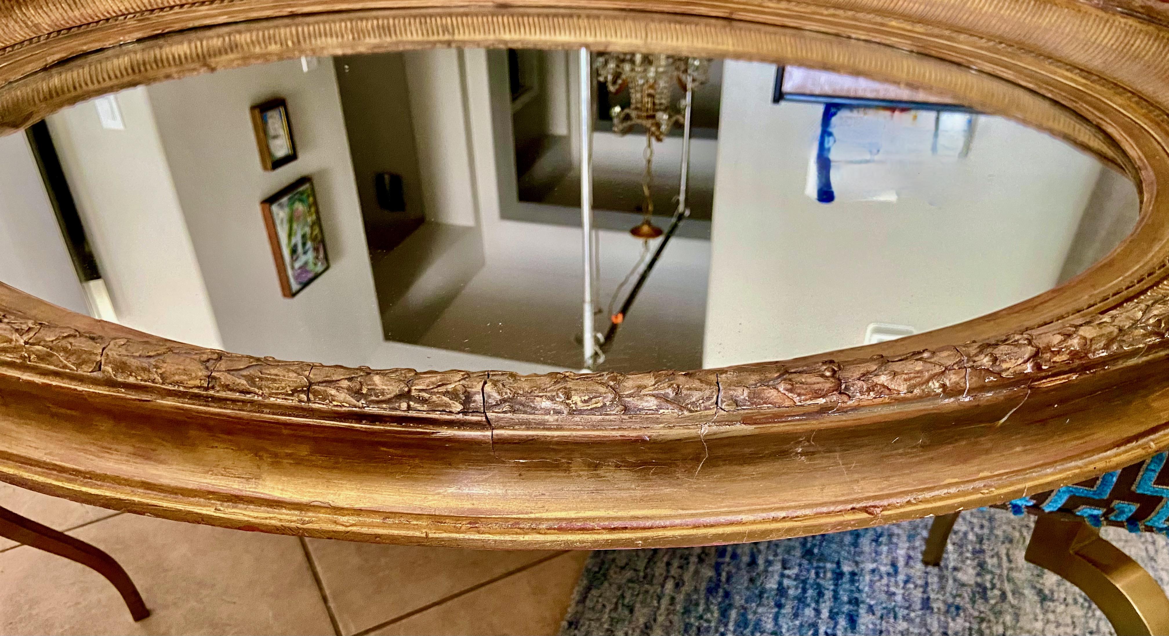 Grand miroir mural ovale en bois doré Louis XVI du 19ème siècle 1