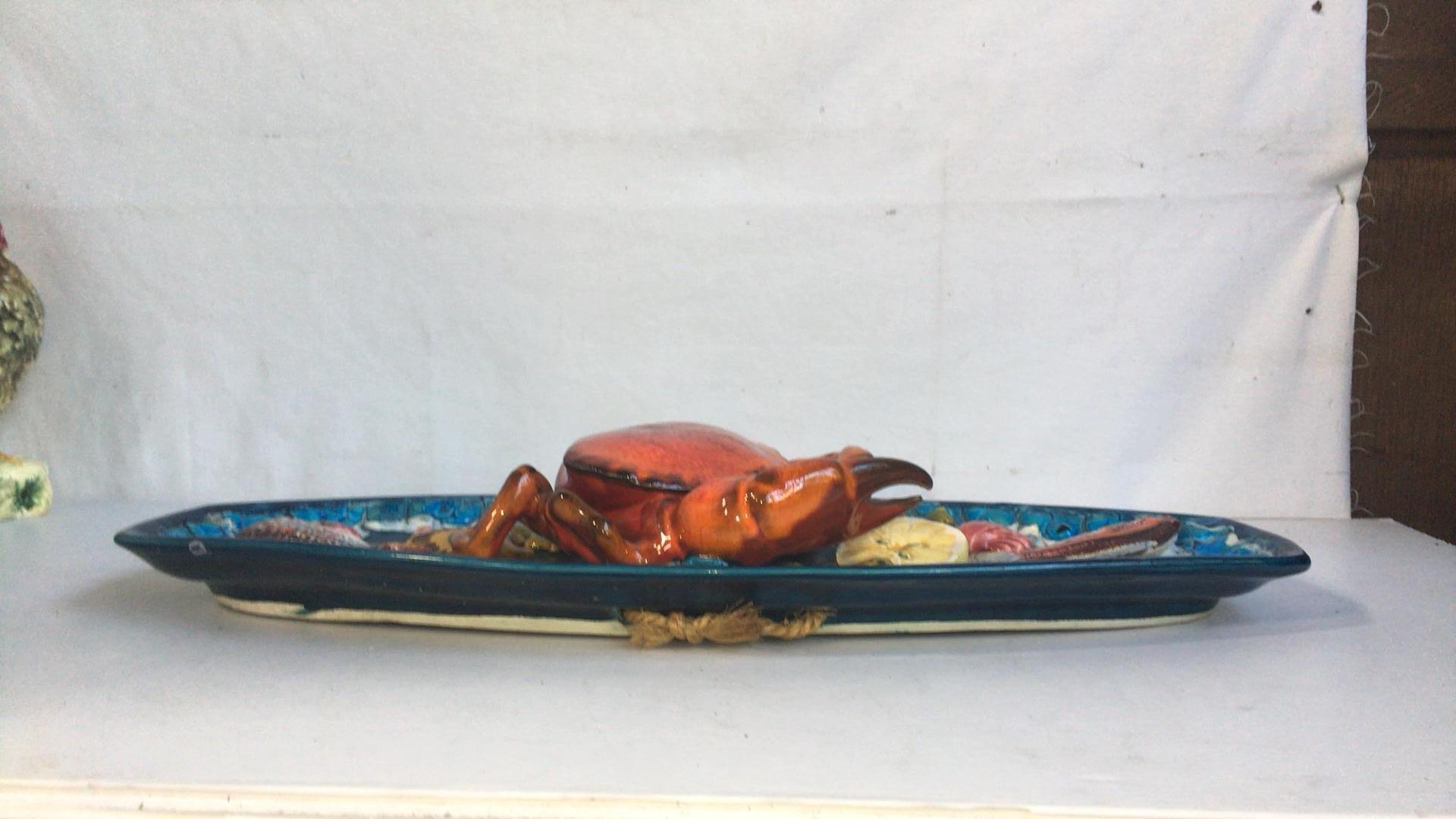 Large Oval Majolica Palissy Crab and Fish Wall Platter Vallauris, circa 1950 For Sale 1