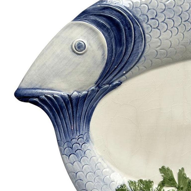 Großer ovaler Fischservierteller aus mediterraner Keramik in Blau und Grün aus Italien  (Volkskunst) im Angebot