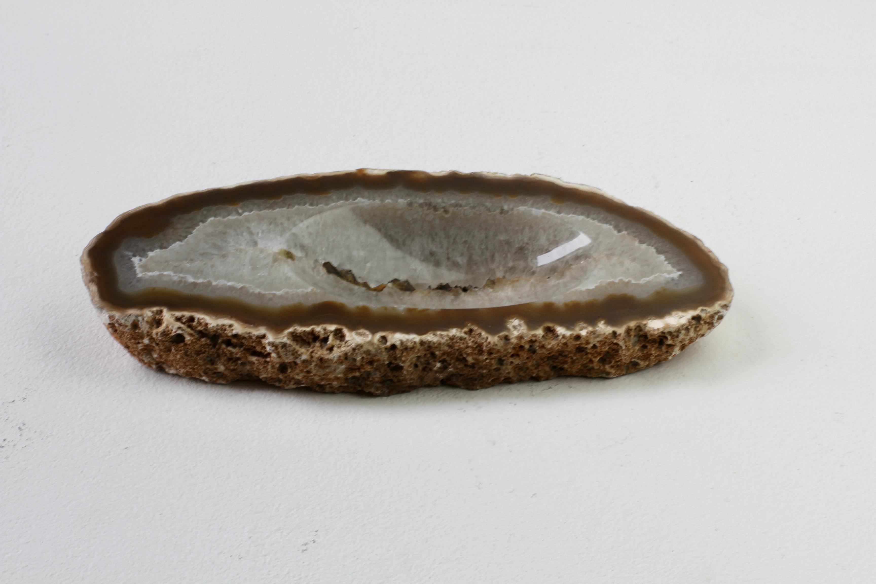 Große ovale Mitte des Jahrhunderts geschnitzt Brown Crystal Achat Stone Organic Dish Vide-Poche im Angebot 11