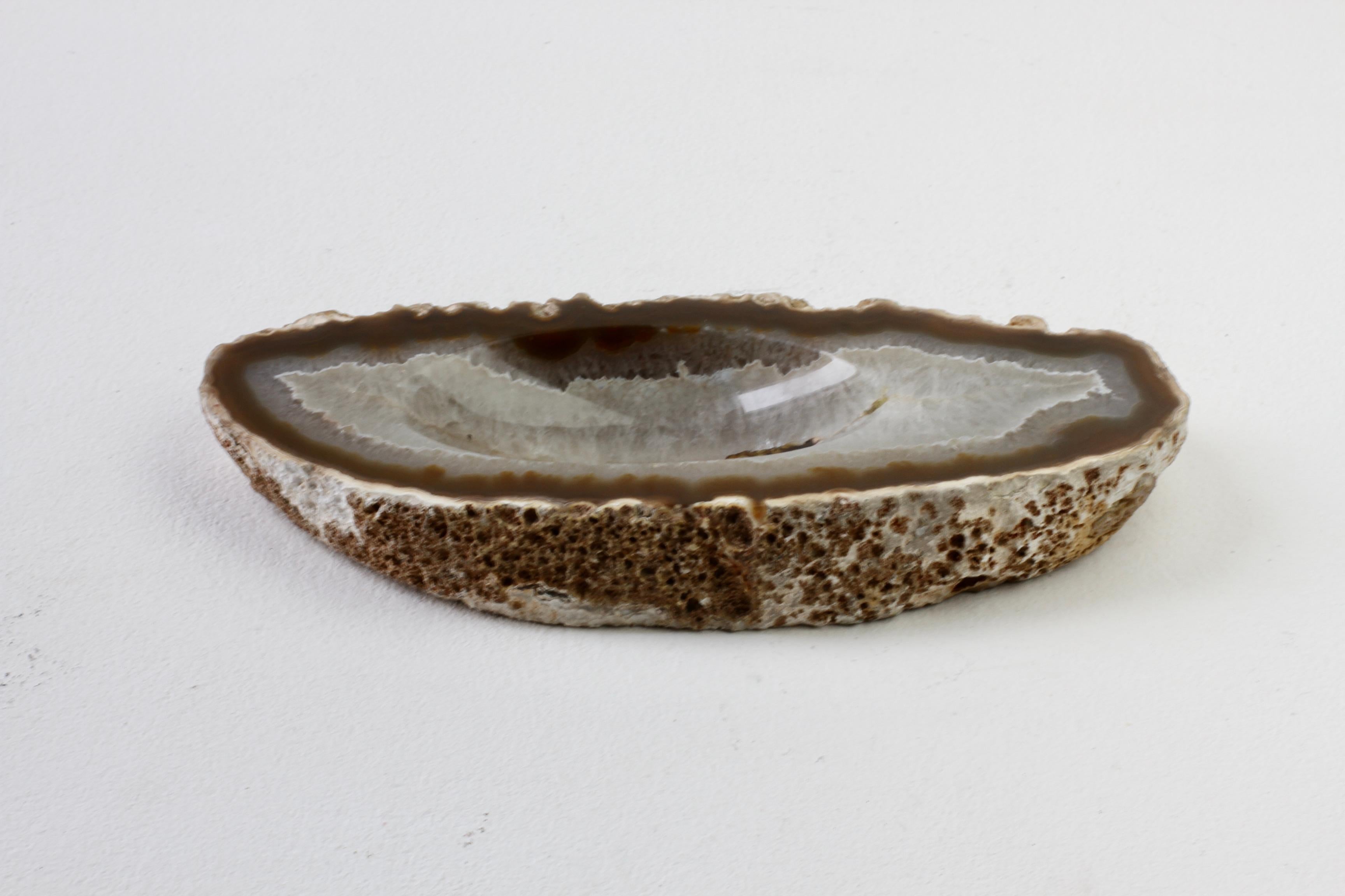 Große ovale Mitte des Jahrhunderts geschnitzt Brown Crystal Achat Stone Organic Dish Vide-Poche im Zustand „Gut“ im Angebot in Landau an der Isar, Bayern
