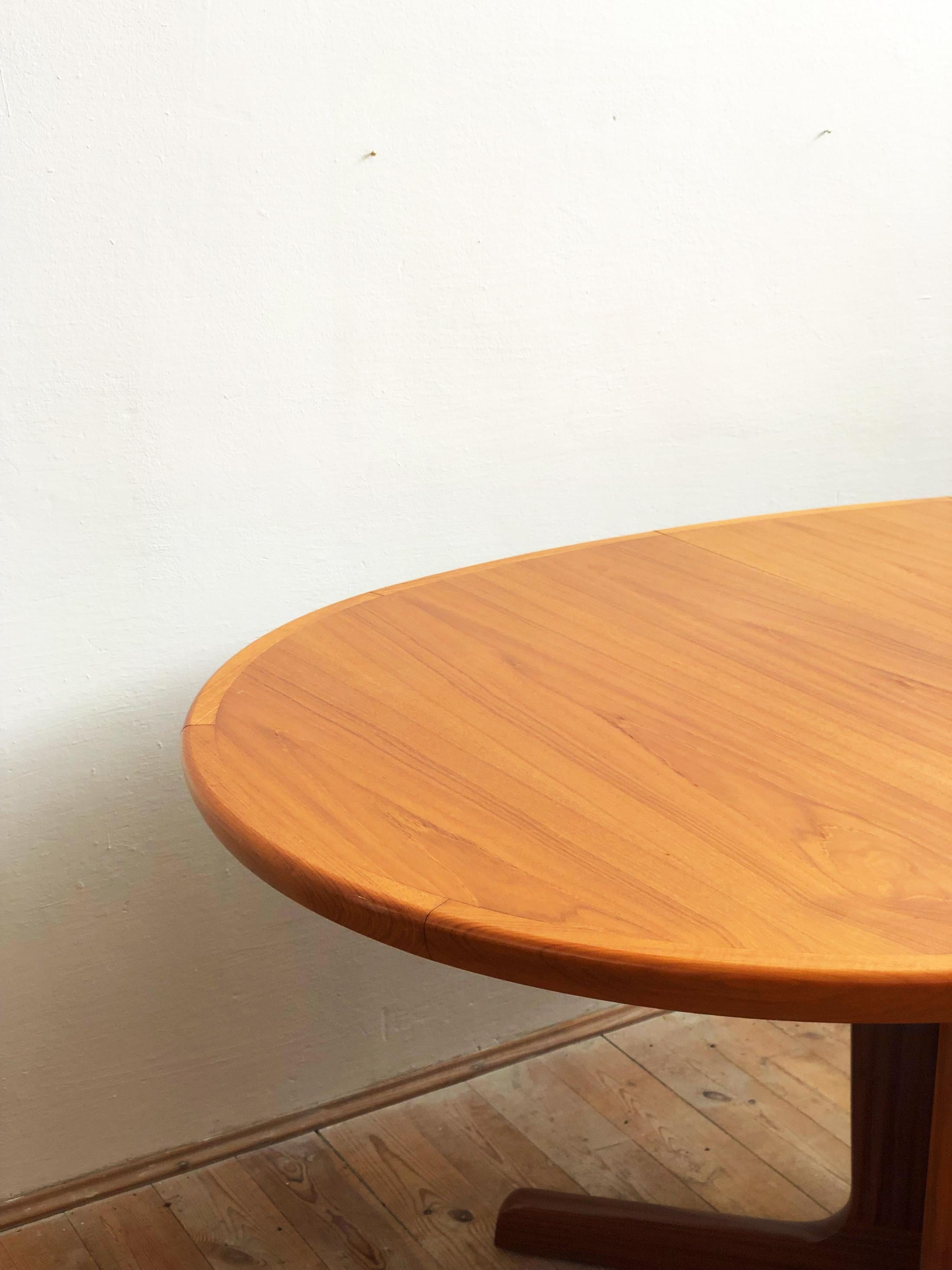 Large oval Mid-Century Modern Extendable Teak Dining Table, 1960s 5