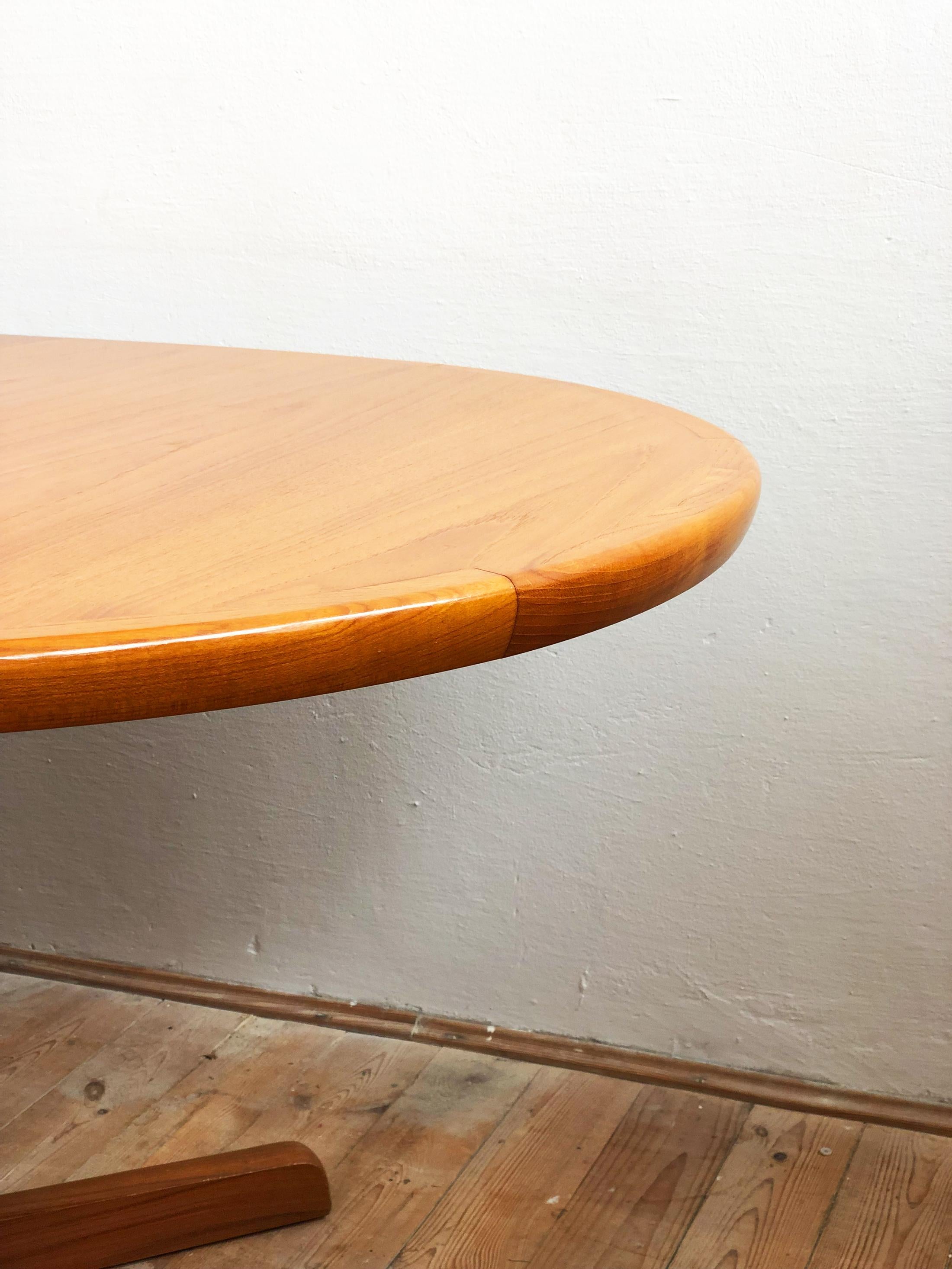 Large oval Mid-Century Modern Extendable Teak Dining Table, 1960s 6