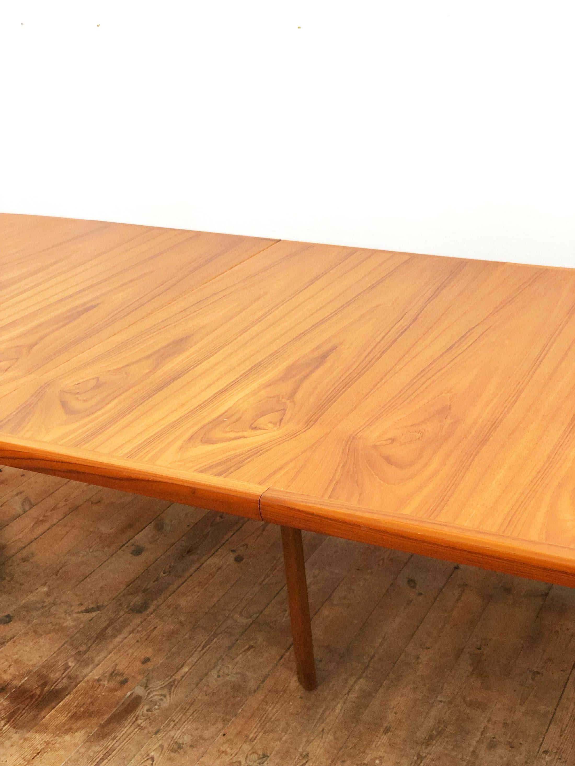 Large oval Mid-Century Modern Extendable Teak Dining Table, 1960s 9