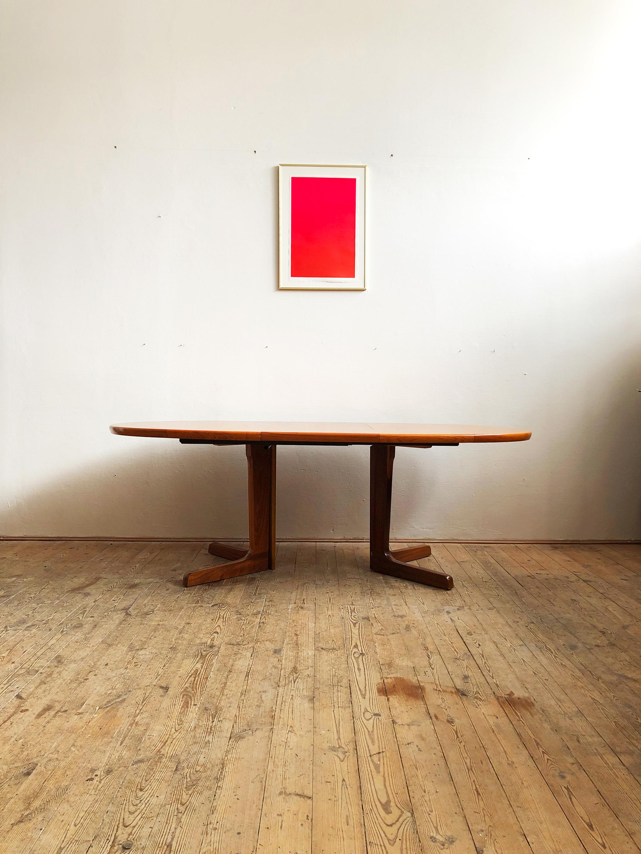 This elegant dining table is made out of teak wood. The table shows some beautiful details, especially the round table edge and the legs. The table comes with three pull-out extension leaves. 


Dimensions: are 155/205/205/305 x 110 x 72 cm.
 
