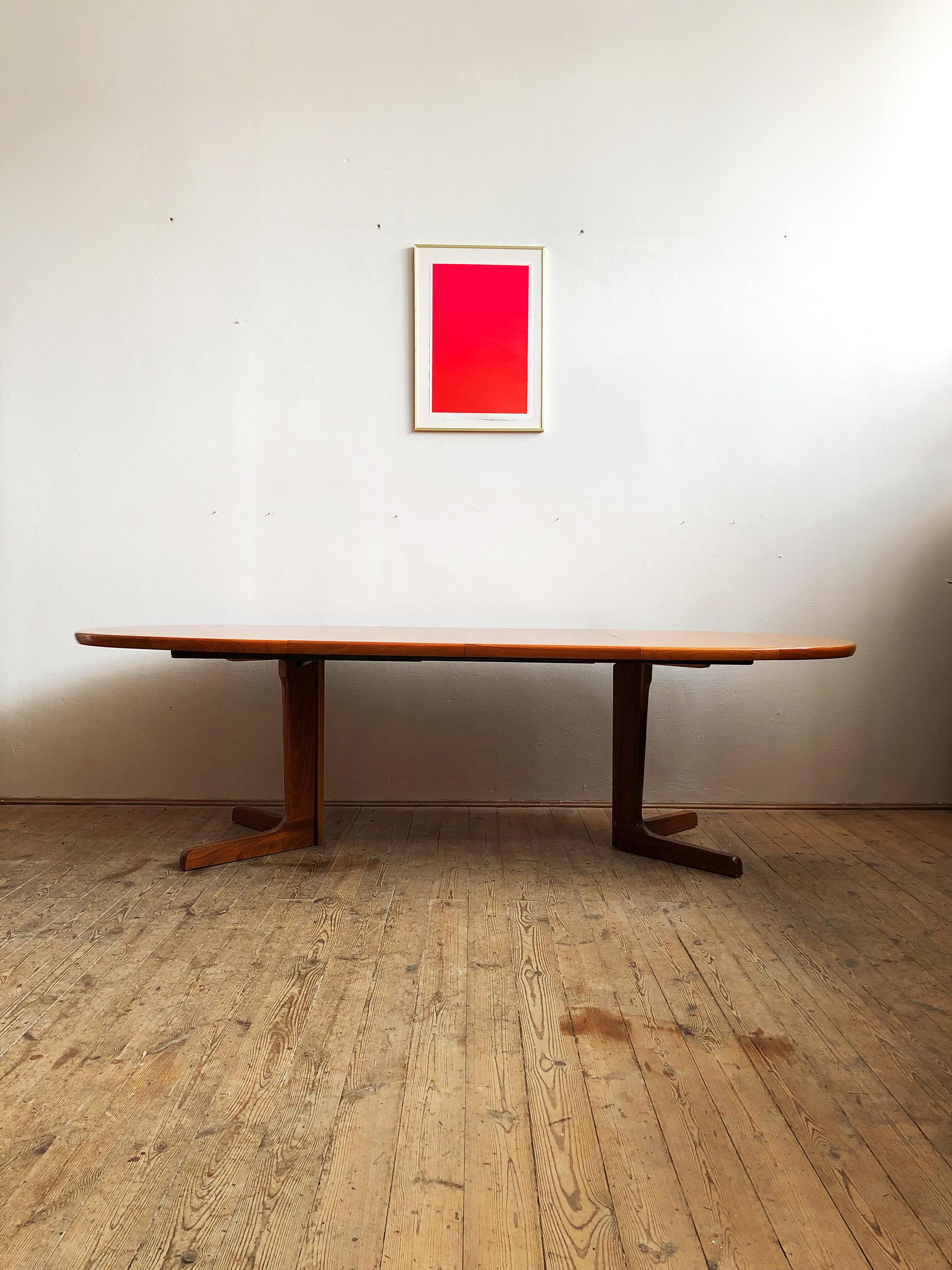 Danish Large oval Mid-Century Modern Extendable Teak Dining Table, 1960s