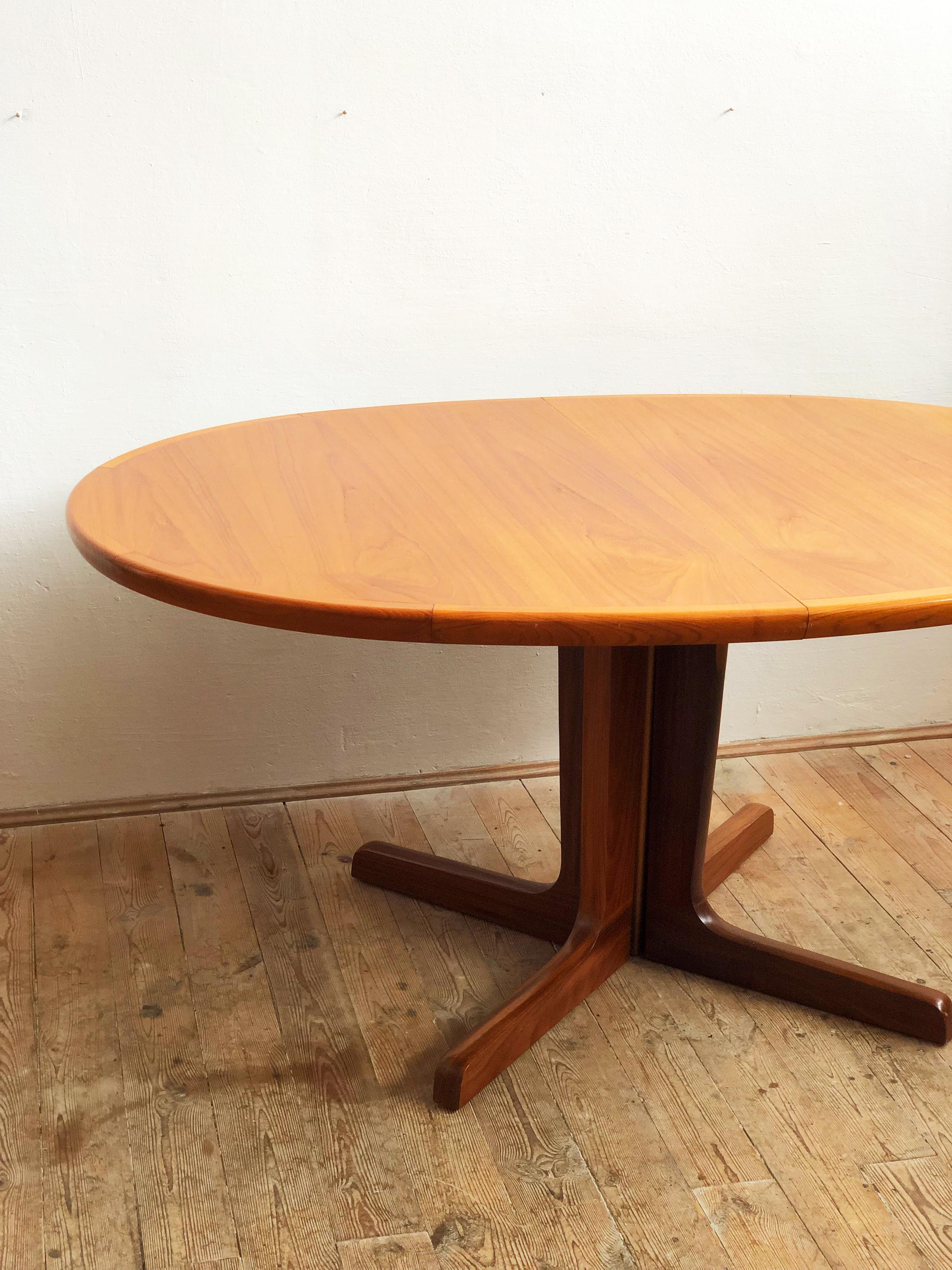 Large oval Mid-Century Modern Extendable Teak Dining Table, 1960s 3