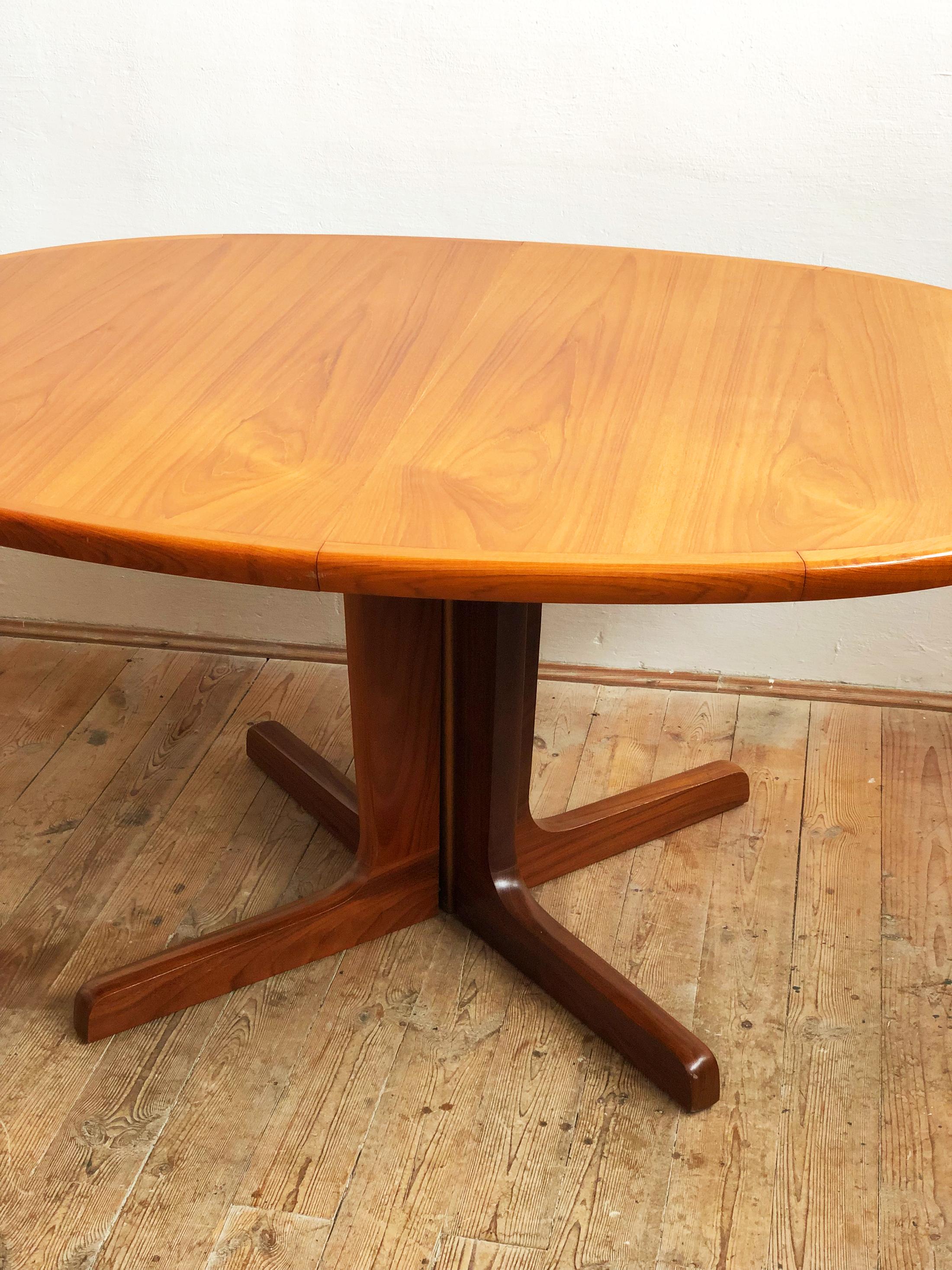 Large oval Mid-Century Modern Extendable Teak Dining Table, 1960s 4