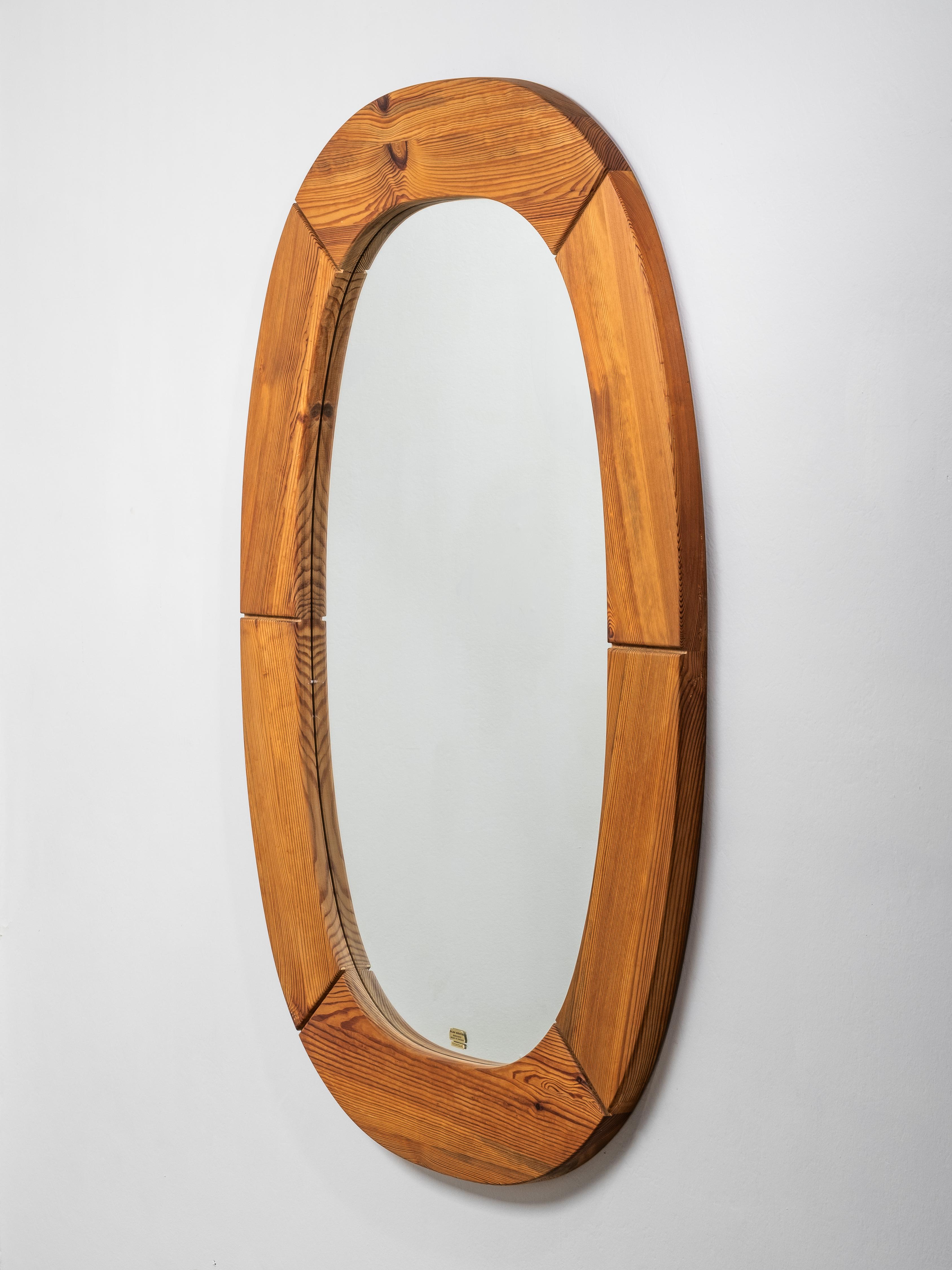 Scandinave moderne Grand miroir mural ovale en pin du milieu du siècle, Glas Mäster Markaryd, Suède, années 1970 en vente