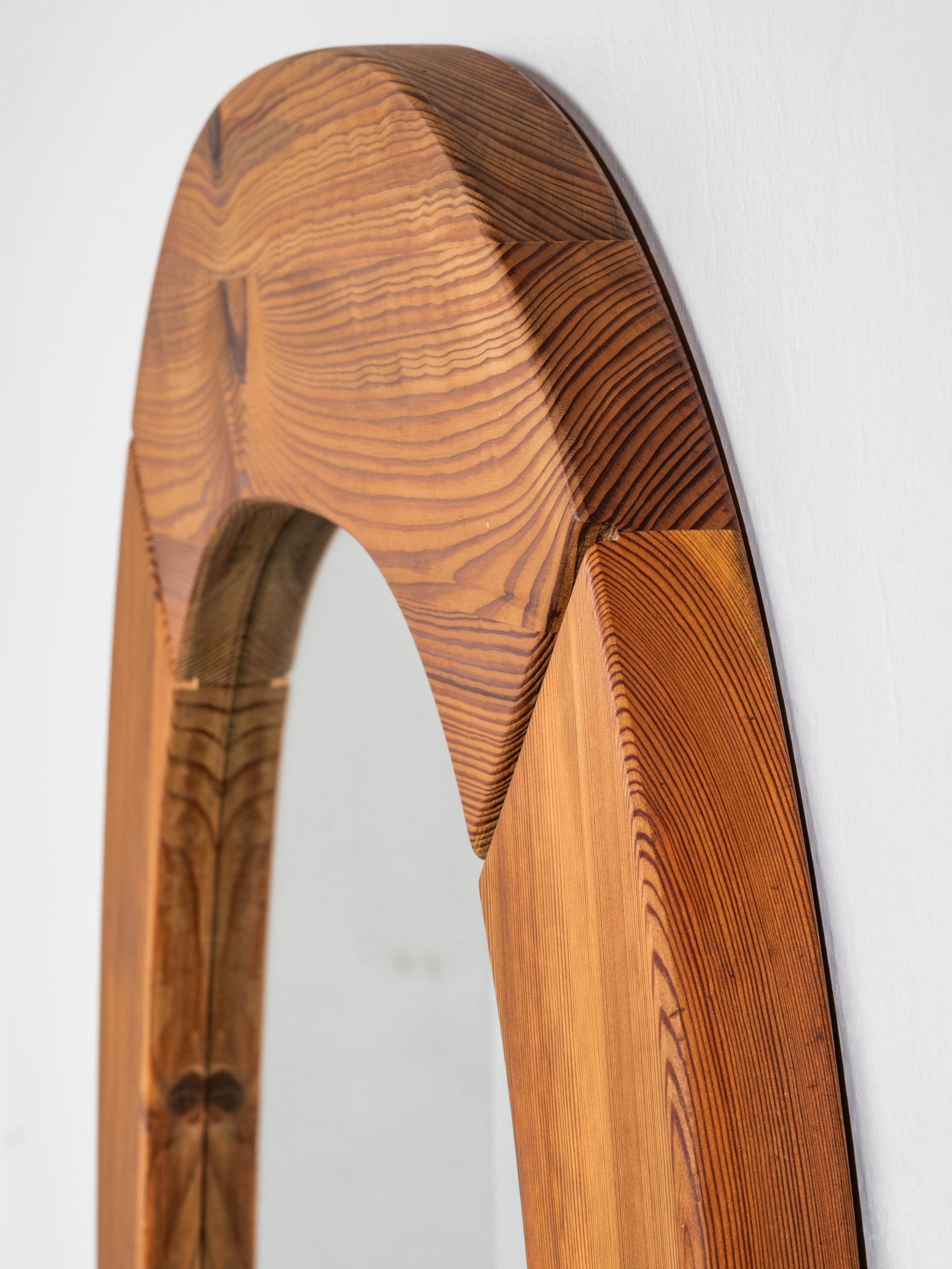 Fin du 20e siècle Grand miroir mural ovale en pin du milieu du siècle, Glas Mäster Markaryd, Suède, années 1970 en vente